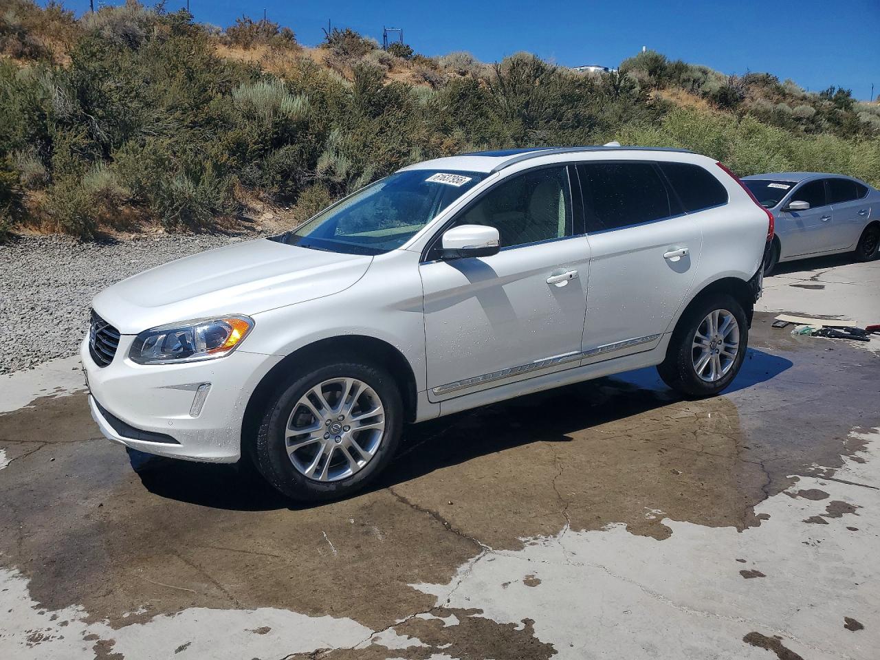 2015 Volvo Xc60 T5 Premier White vin: YV440MDK4F2721002