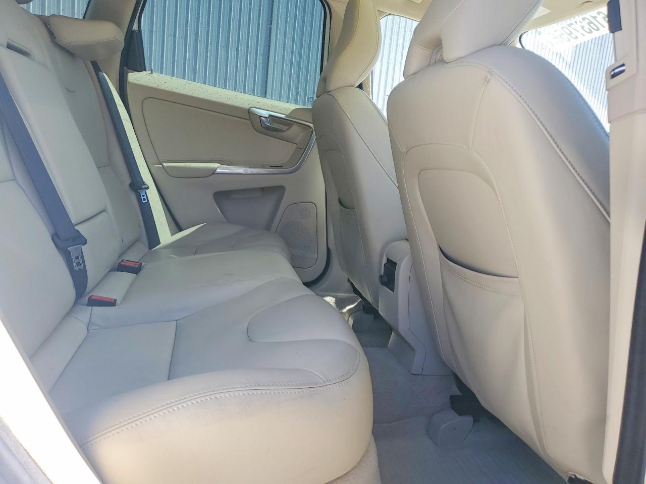 2015 Volvo Xc60 T5 Premier White vin: YV440MDK4F2721002