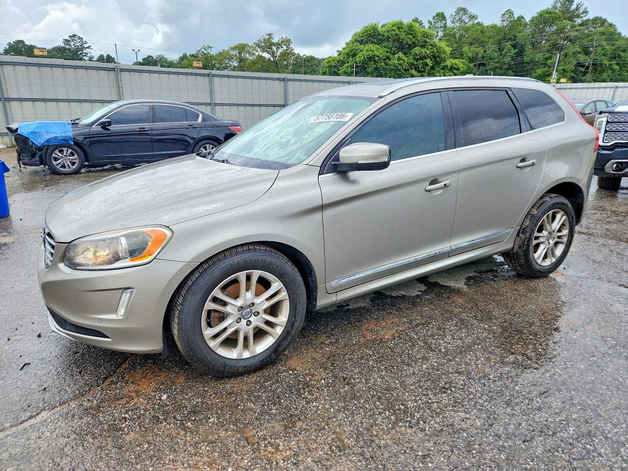 2015 Volvo Xc60 T5 Premier Gold vin: YV440MDK5F2731053