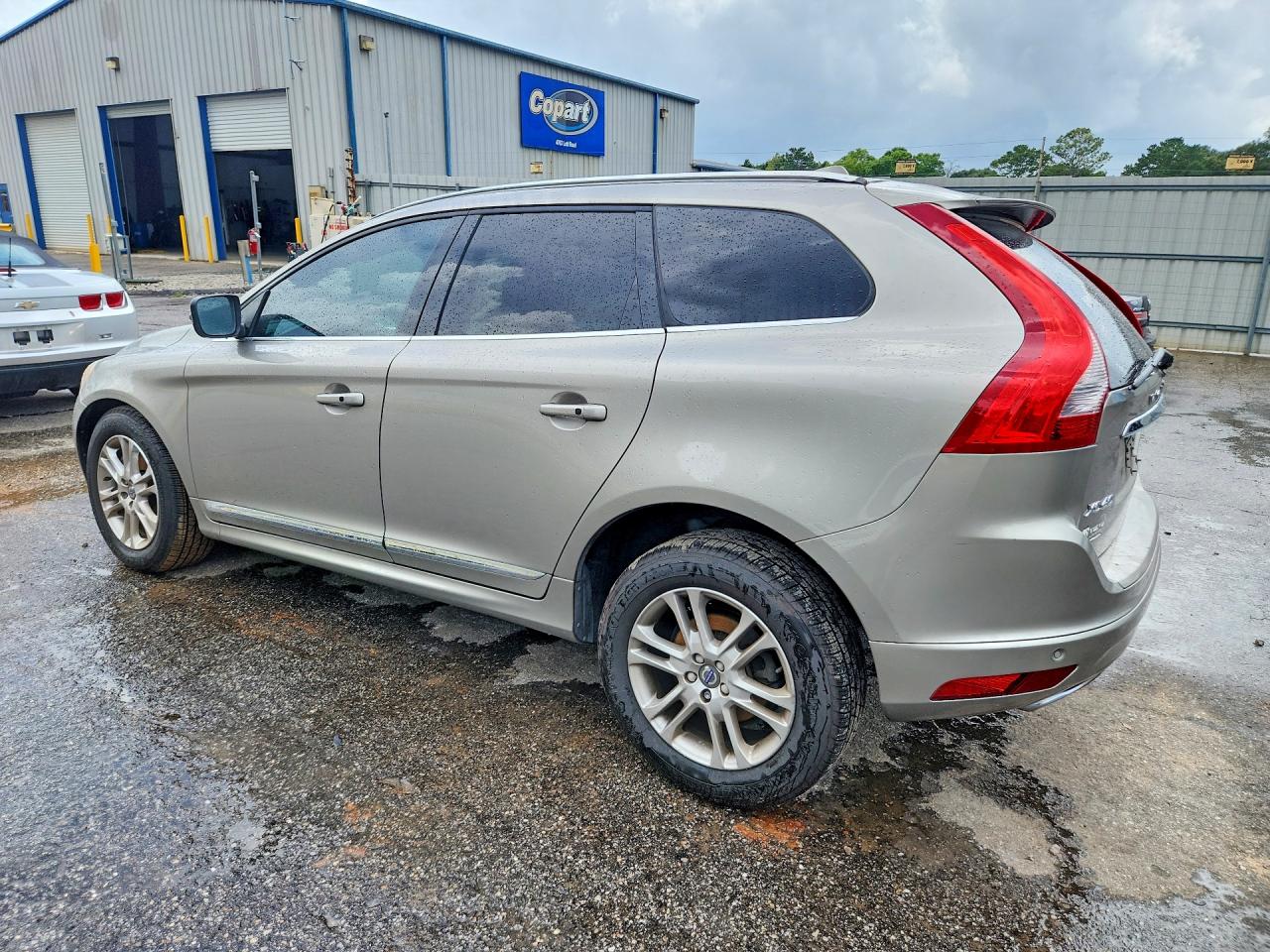 2015 Volvo Xc60 T5 Premier Gold vin: YV440MDK5F2731053