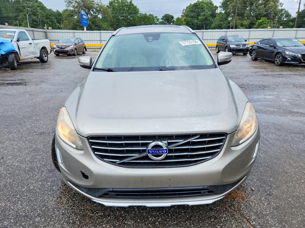 2015 Volvo Xc60 T5 Premier Gold vin: YV440MDK5F2731053