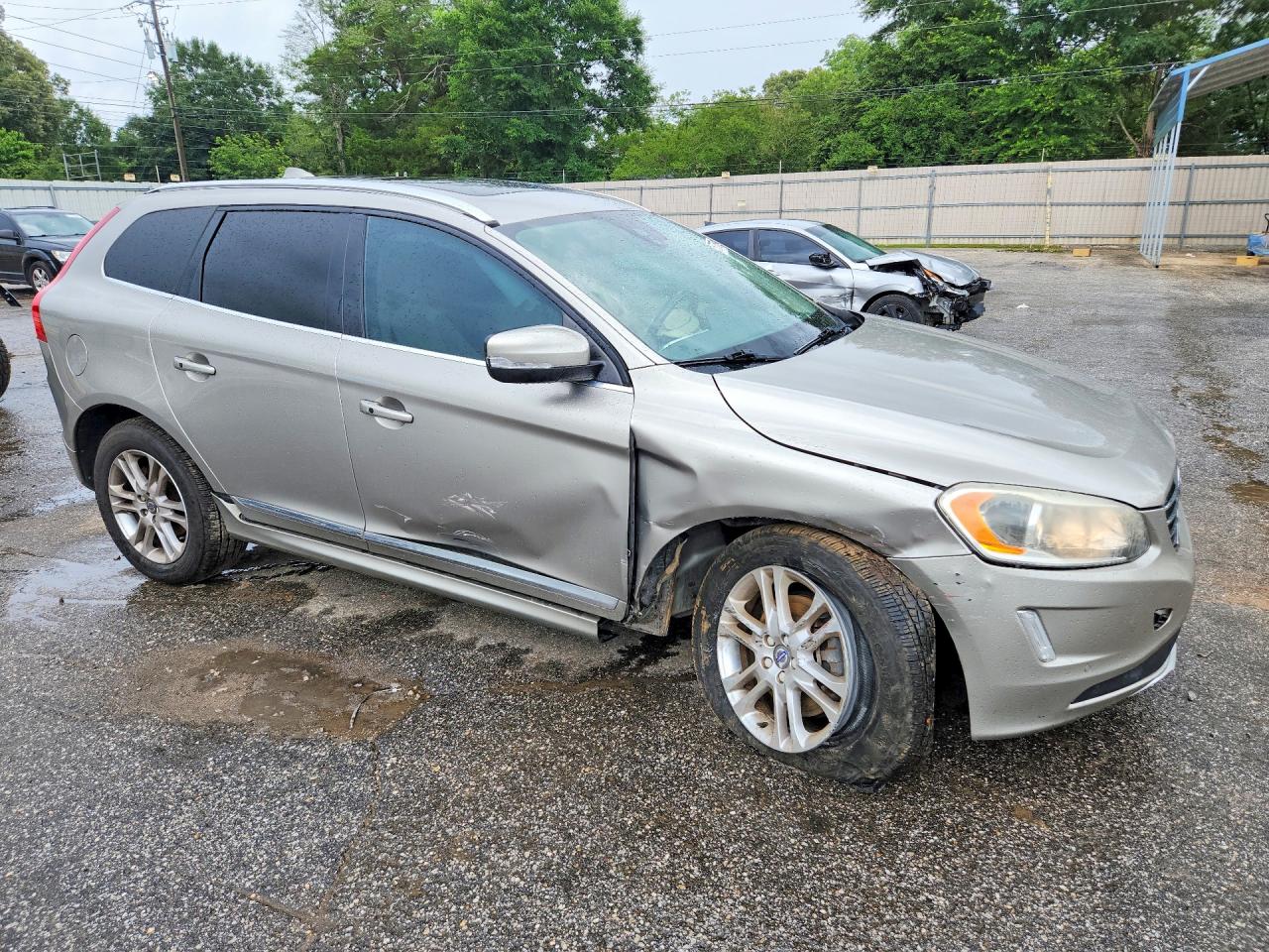 2015 Volvo Xc60 T5 Premier Gold vin: YV440MDK5F2731053