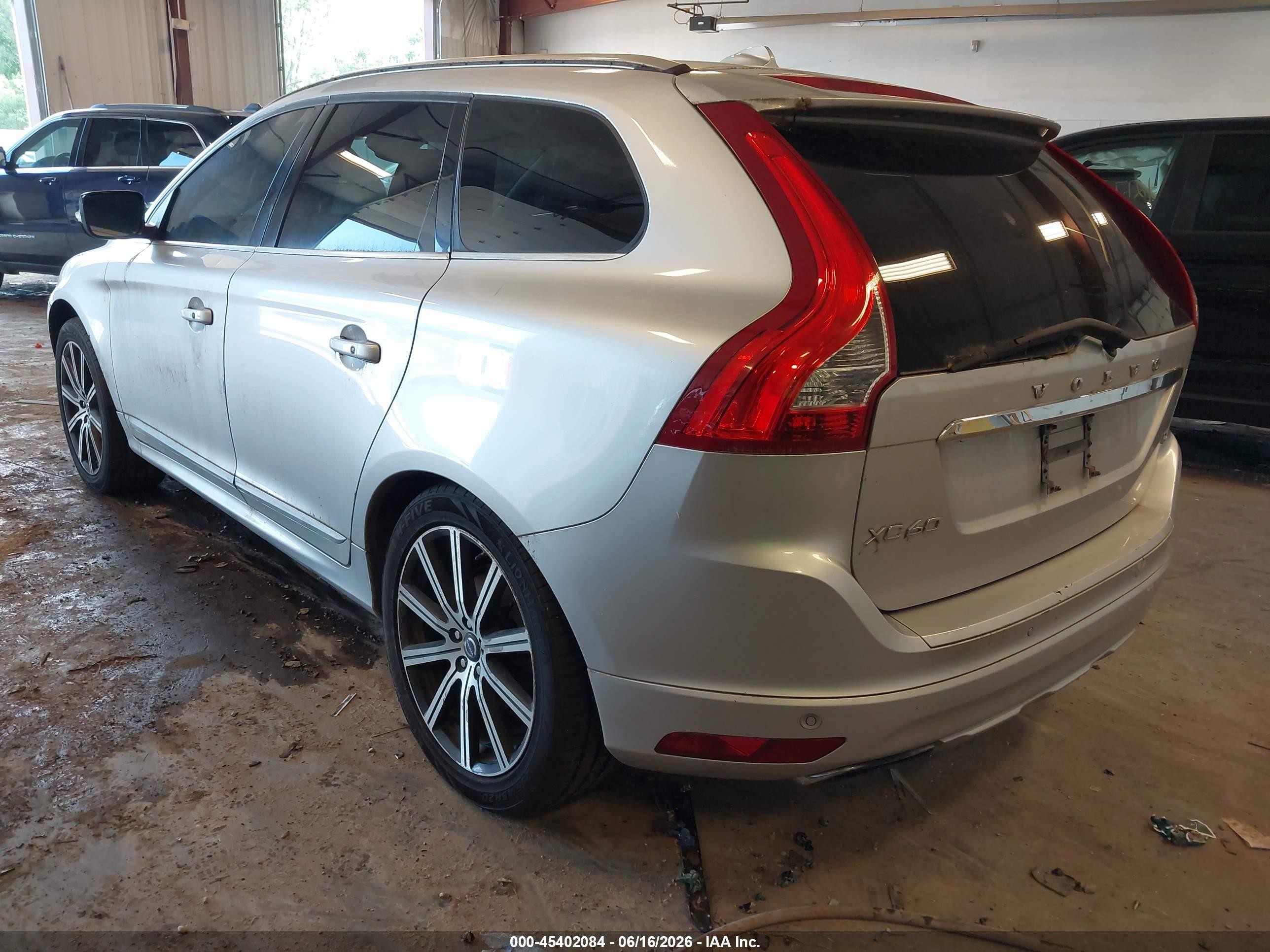 2015 Volvo Xc60 T5 Premier Silver vin: YV440MDK6F2642947