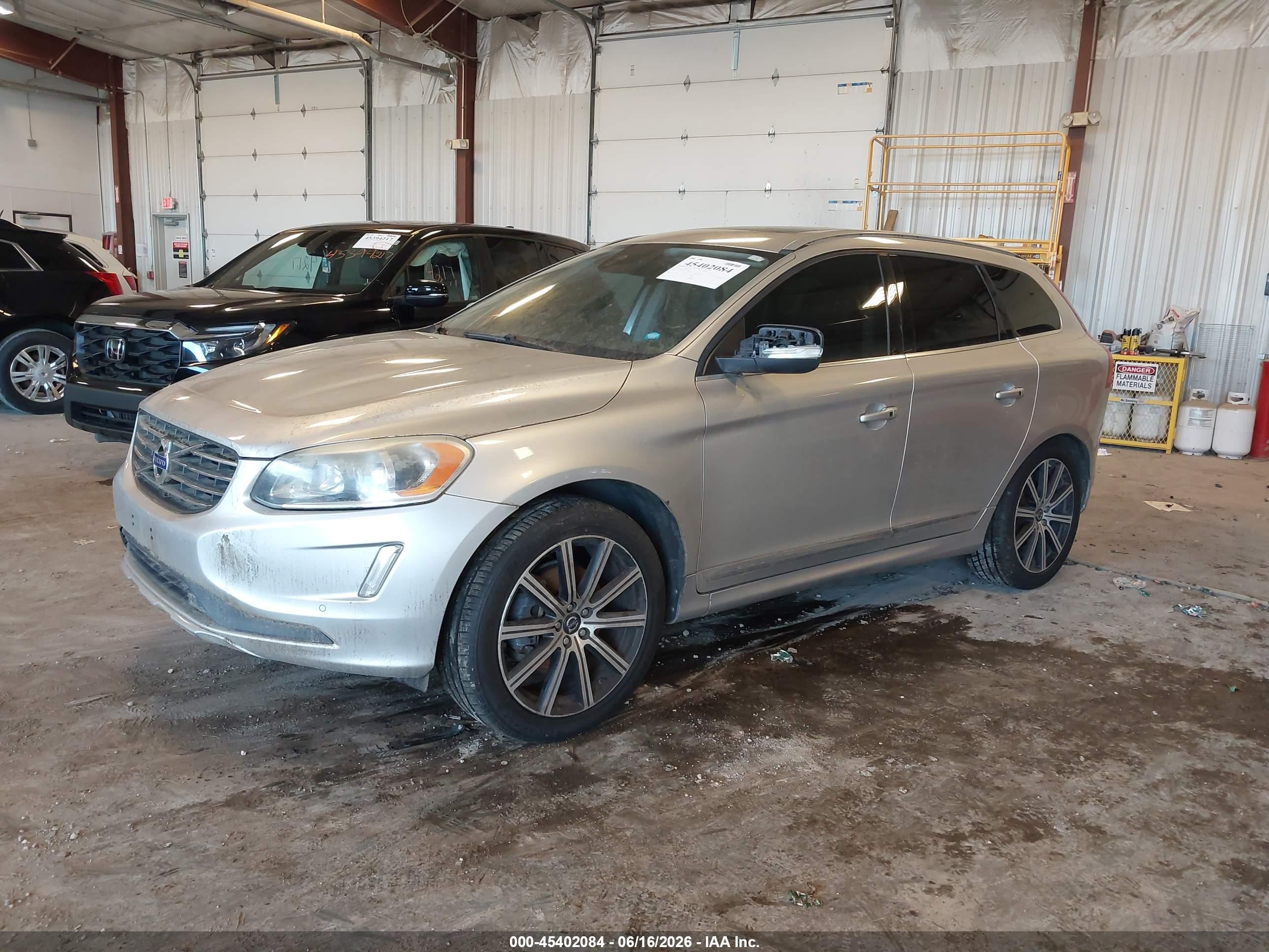 2015 Volvo Xc60 T5 Premier Silver vin: YV440MDK6F2642947