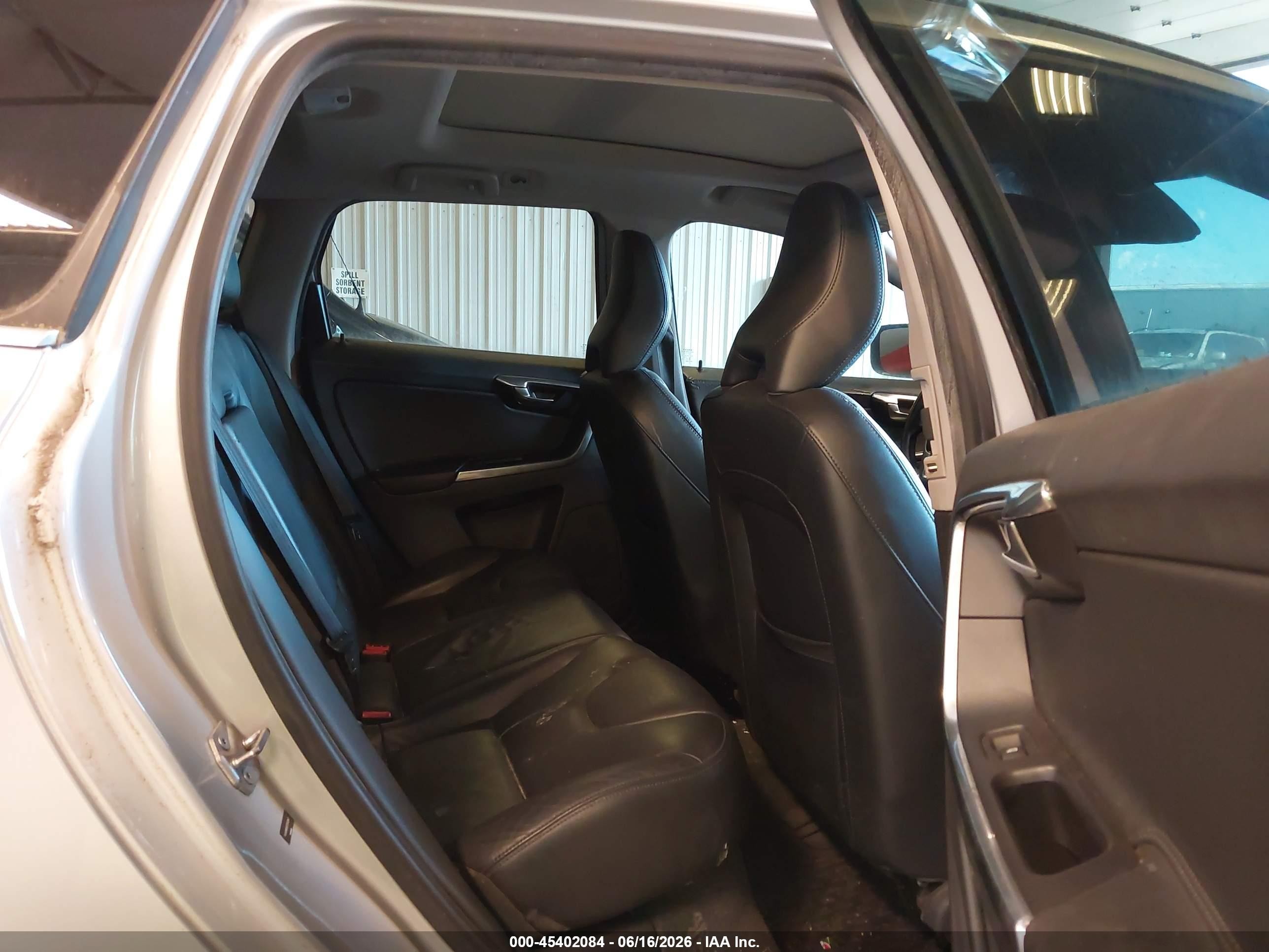 2015 Volvo Xc60 T5 Premier Silver vin: YV440MDK6F2642947