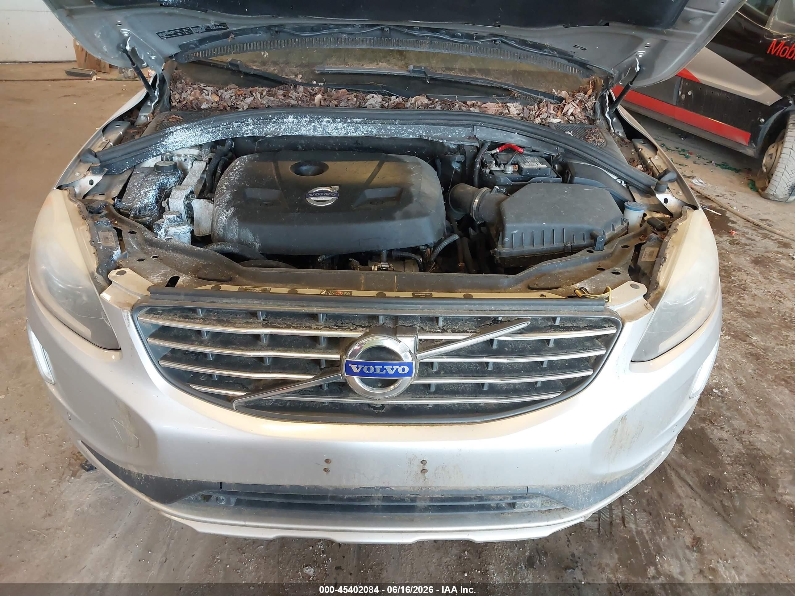 2015 Volvo Xc60 T5 Premier Silver vin: YV440MDK6F2642947