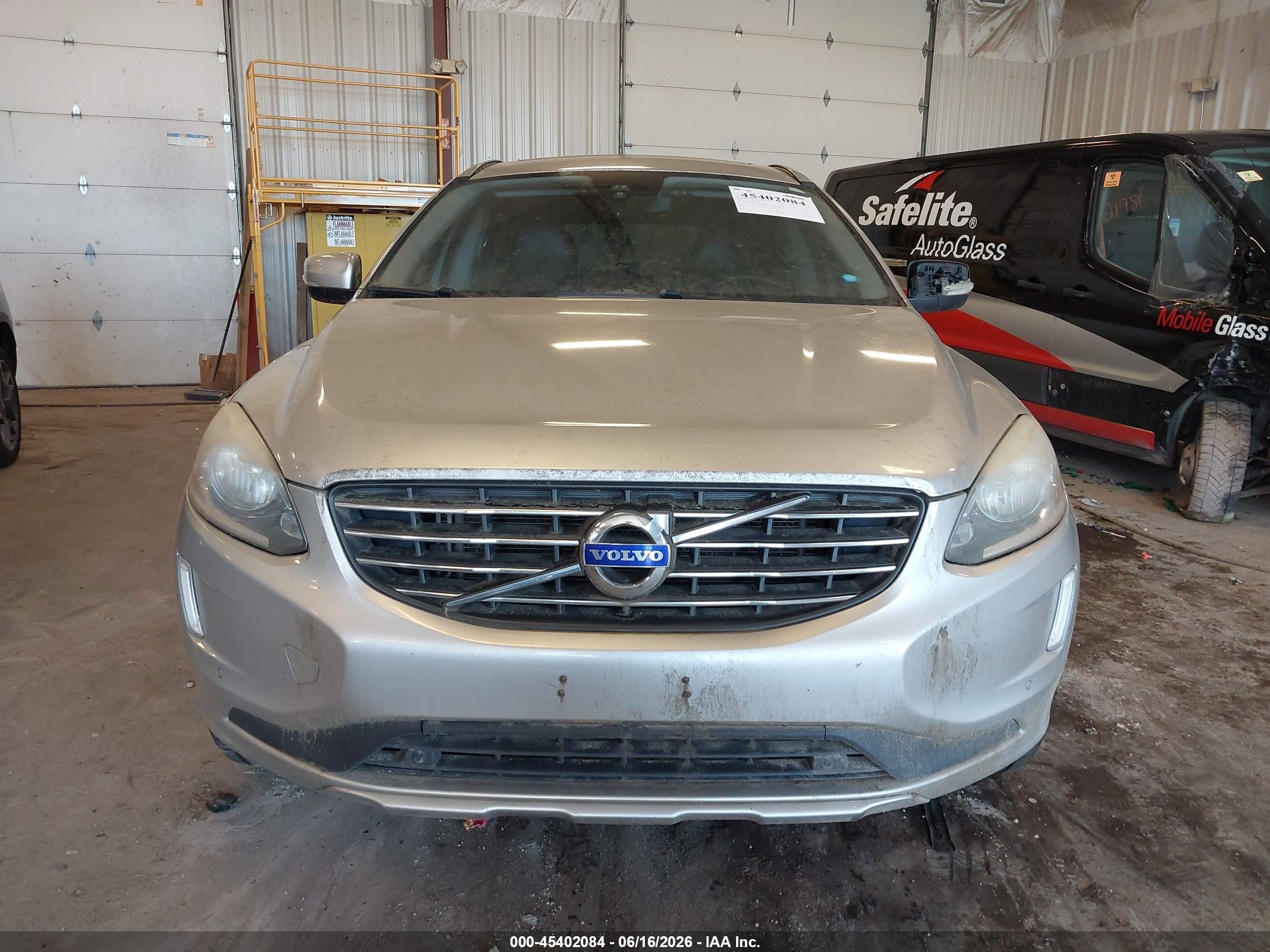 2015 Volvo Xc60 T5 Premier Silver vin: YV440MDK6F2642947