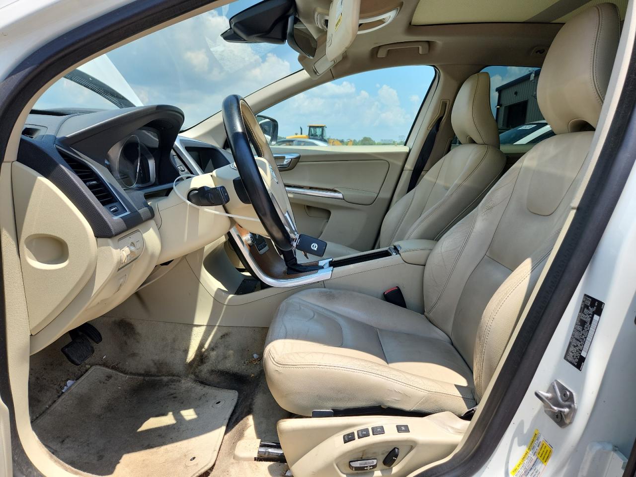 2015 Volvo Xc60 T5 Premier White vin: YV440MDK6F2678184