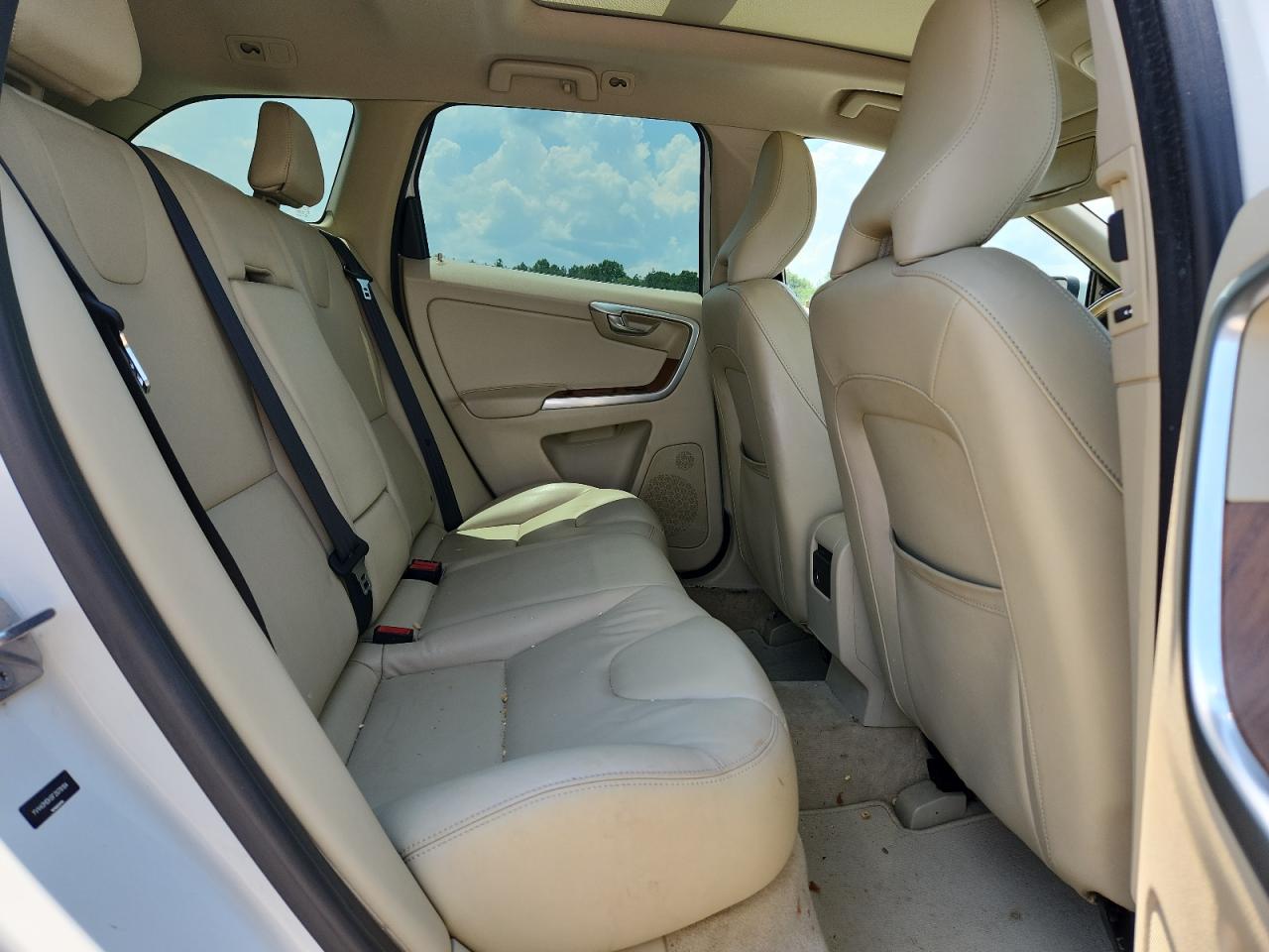 2015 Volvo Xc60 T5 Premier White vin: YV440MDK6F2678184