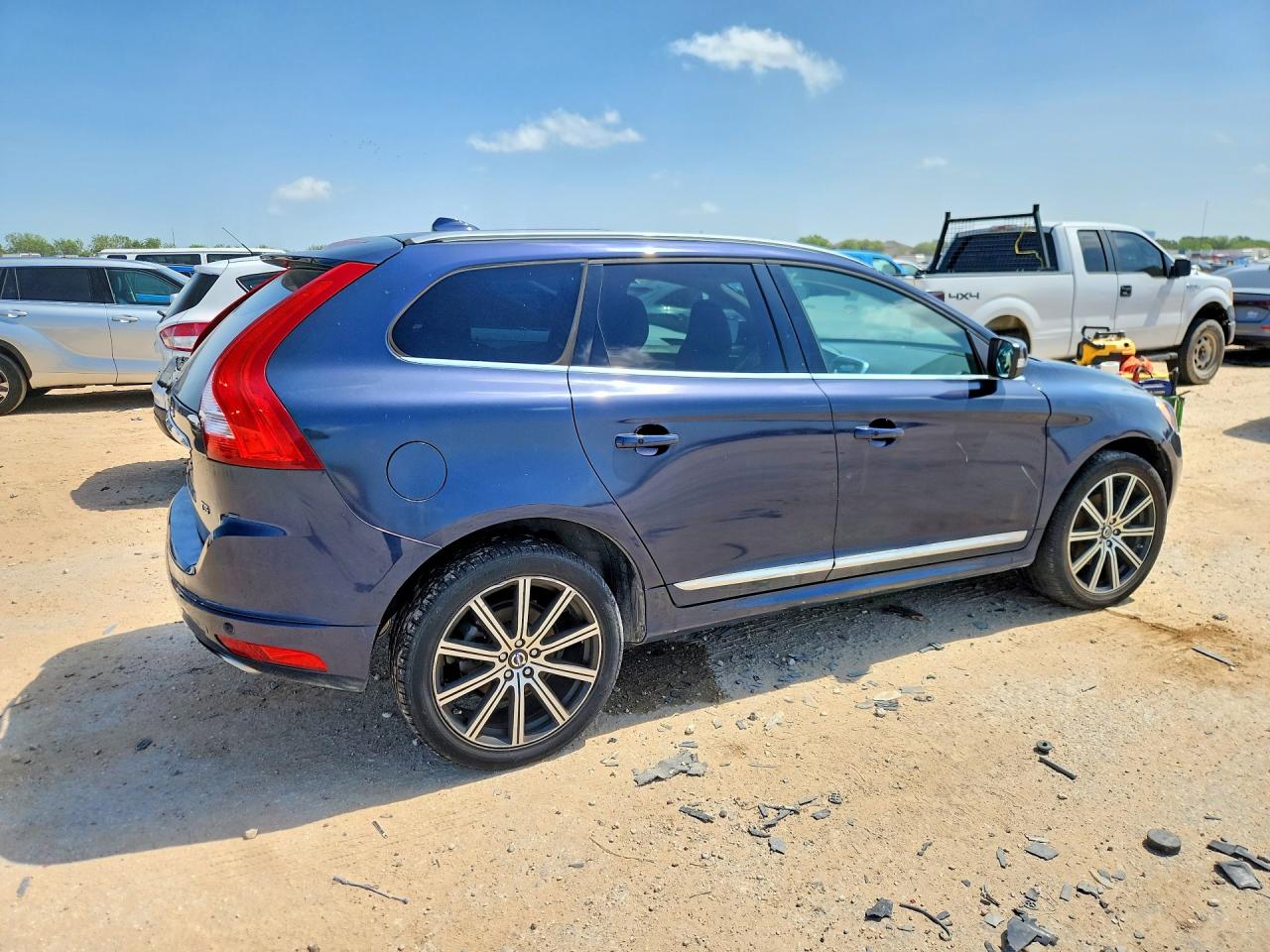 2015 Volvo Xc60 T5 Premier Blue vin: YV440MDK6F2685751