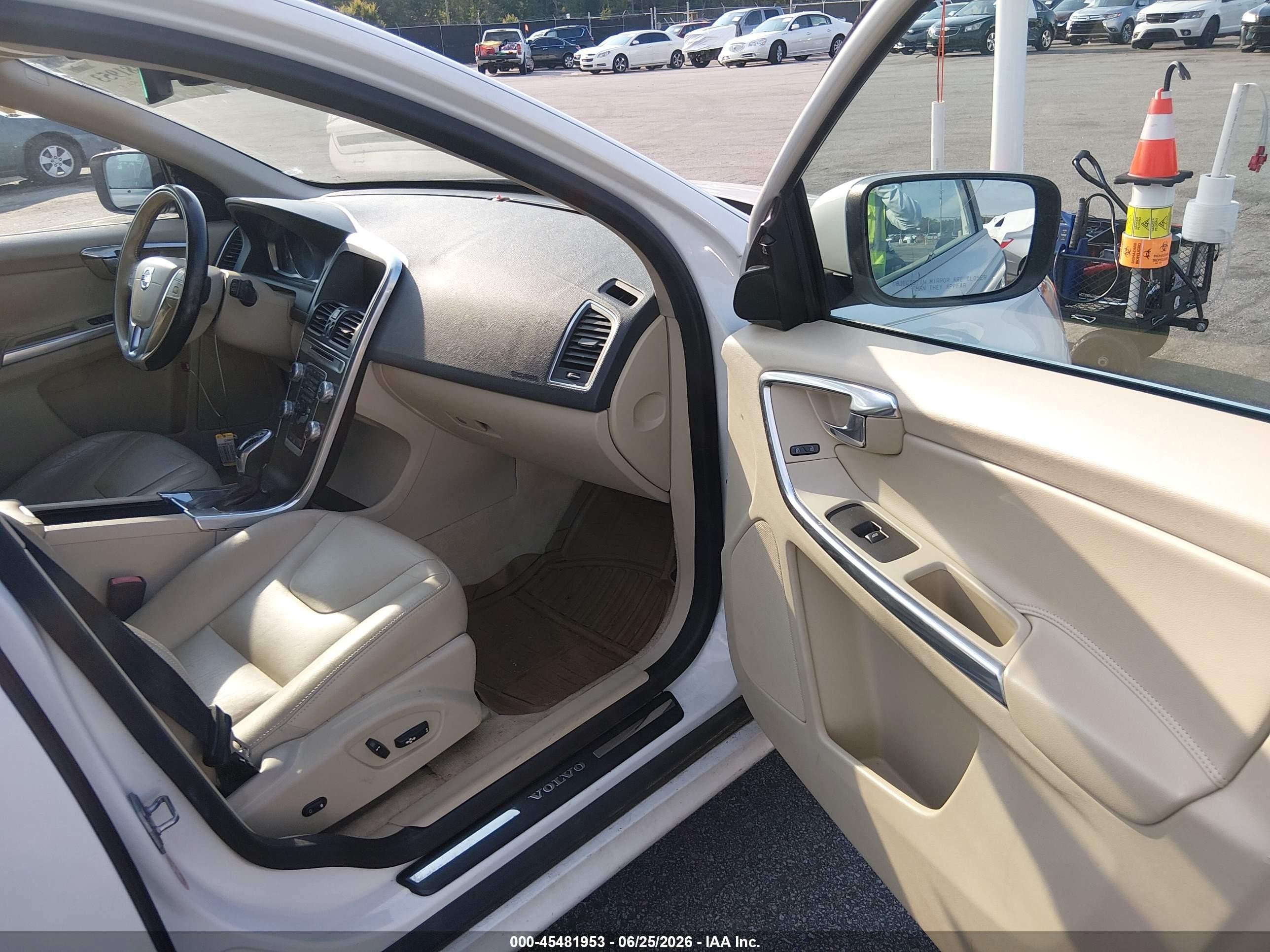 2015 Volvo Xc60 T5 Premier White vin: YV440MDK6F2731126