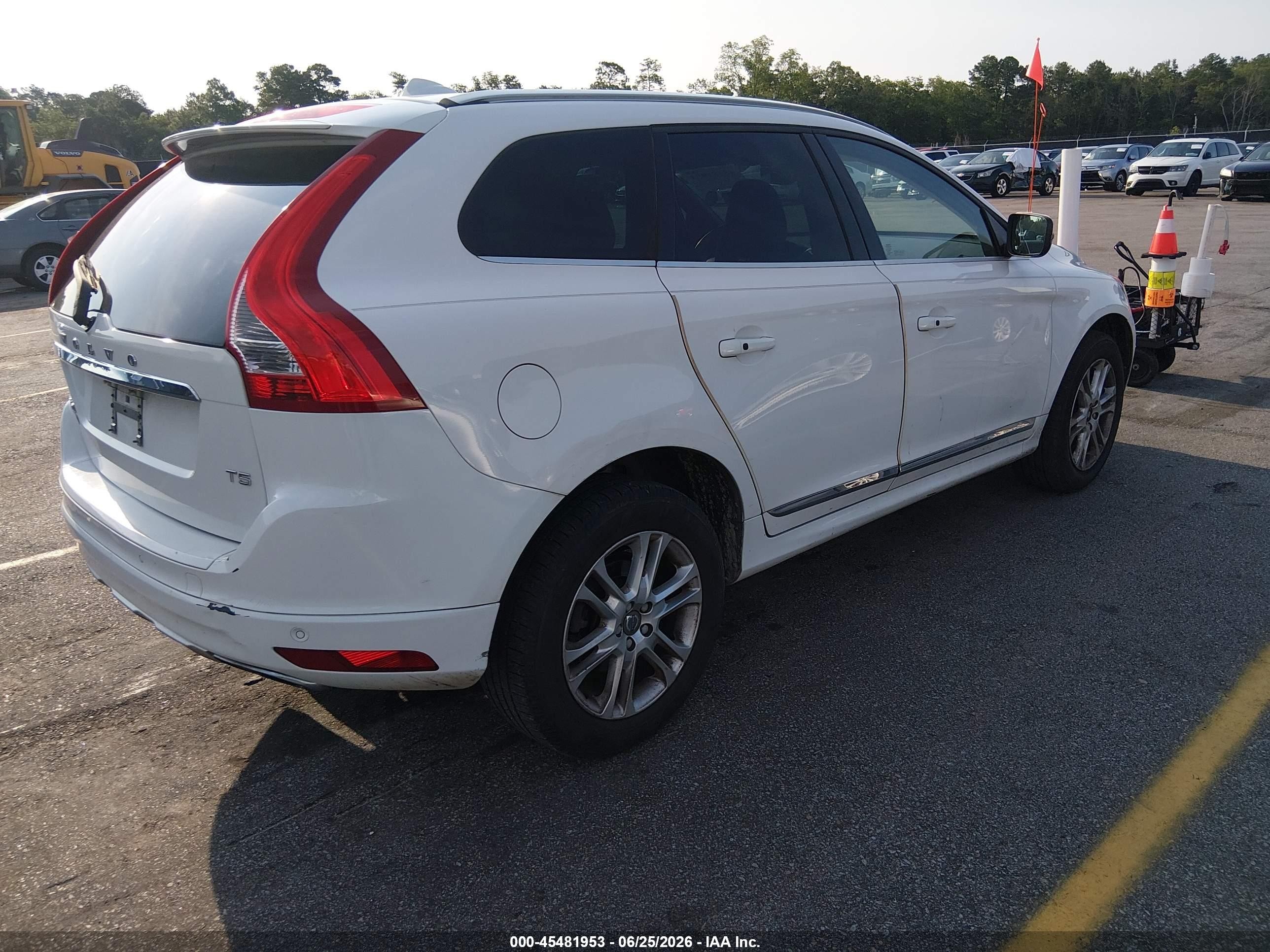 2015 Volvo Xc60 T5 Premier White vin: YV440MDK6F2731126