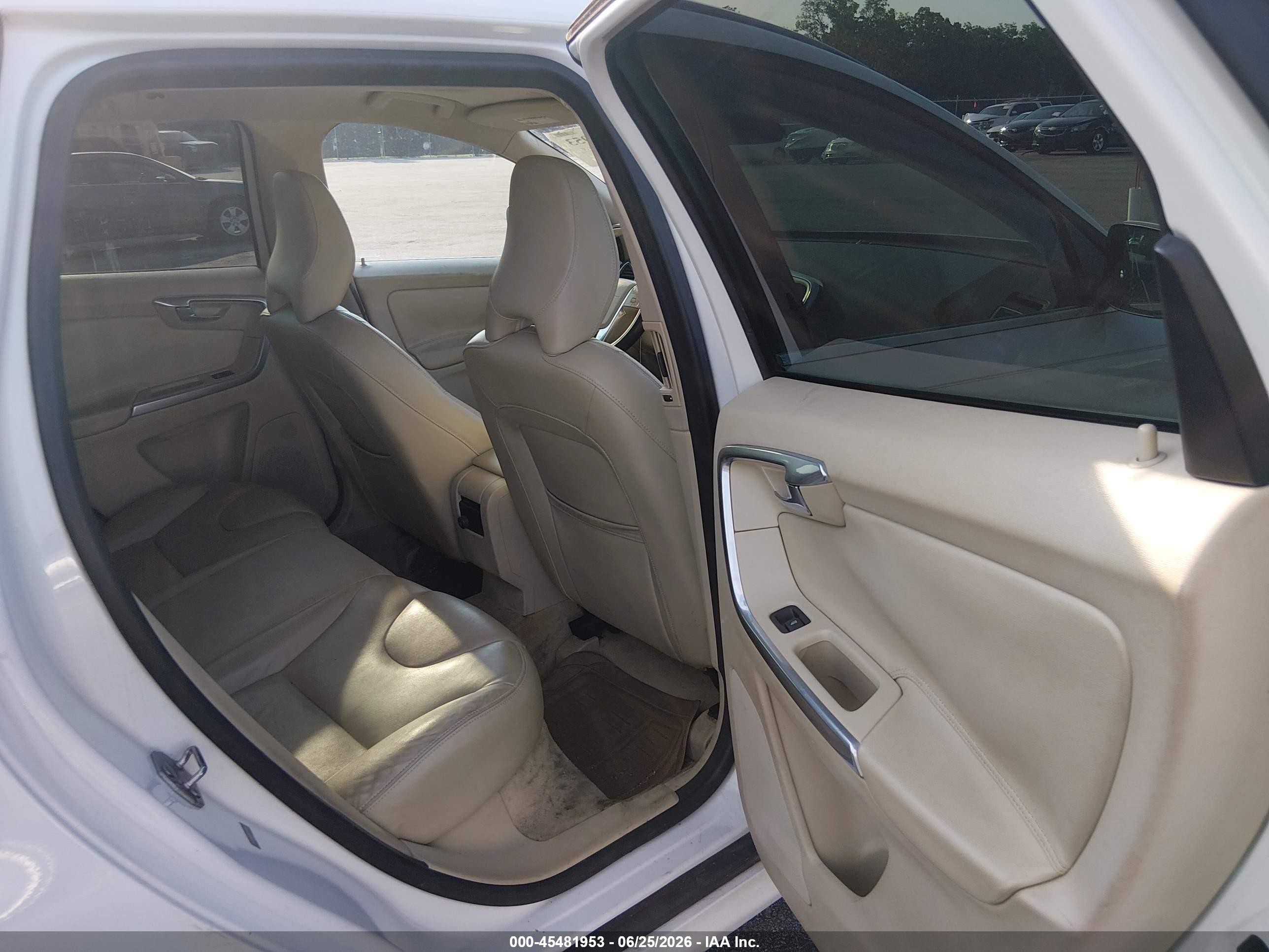 2015 Volvo Xc60 T5 Premier White vin: YV440MDK6F2731126