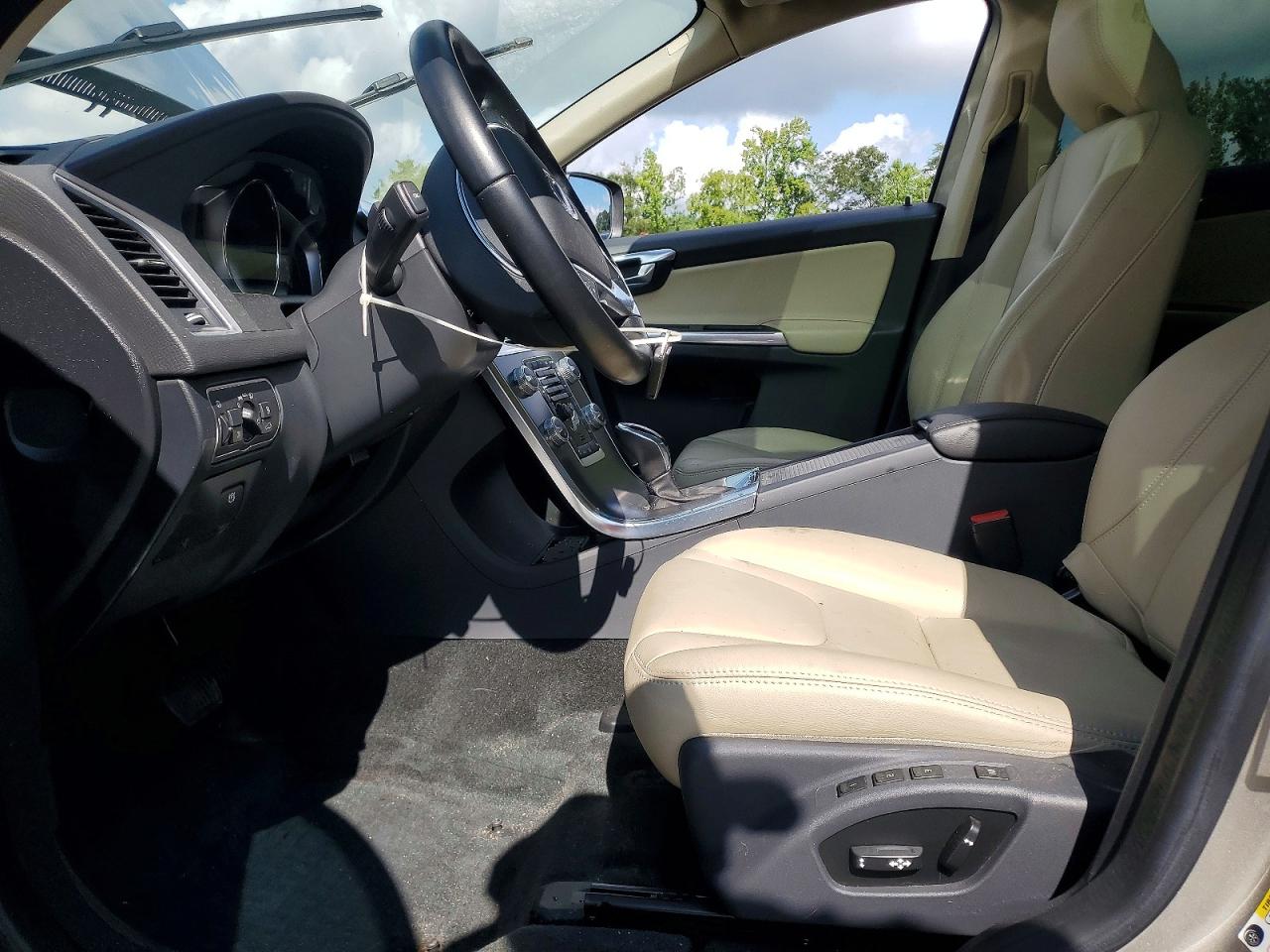 2016 Volvo Xc60 T5 Premier Tan vin: YV440MDK6G2896286