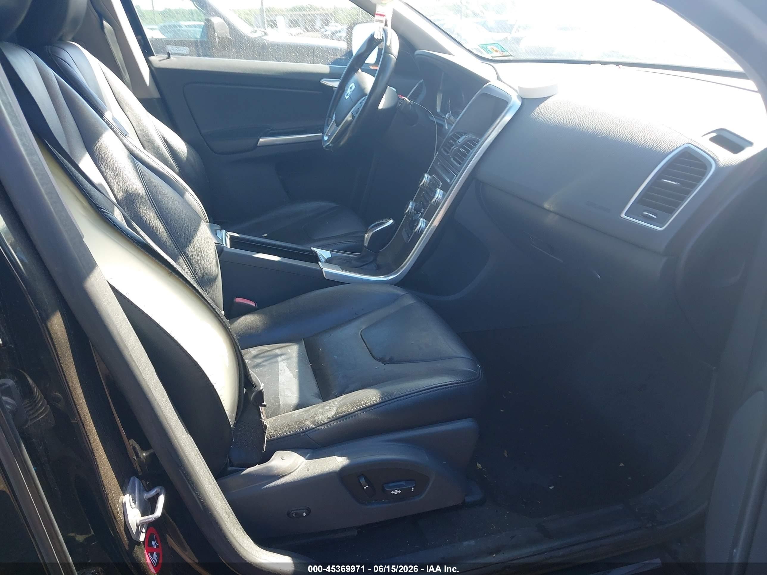 2015 Volvo Xc60 T5 Premier Черный vin: YV440MDK7F2690361