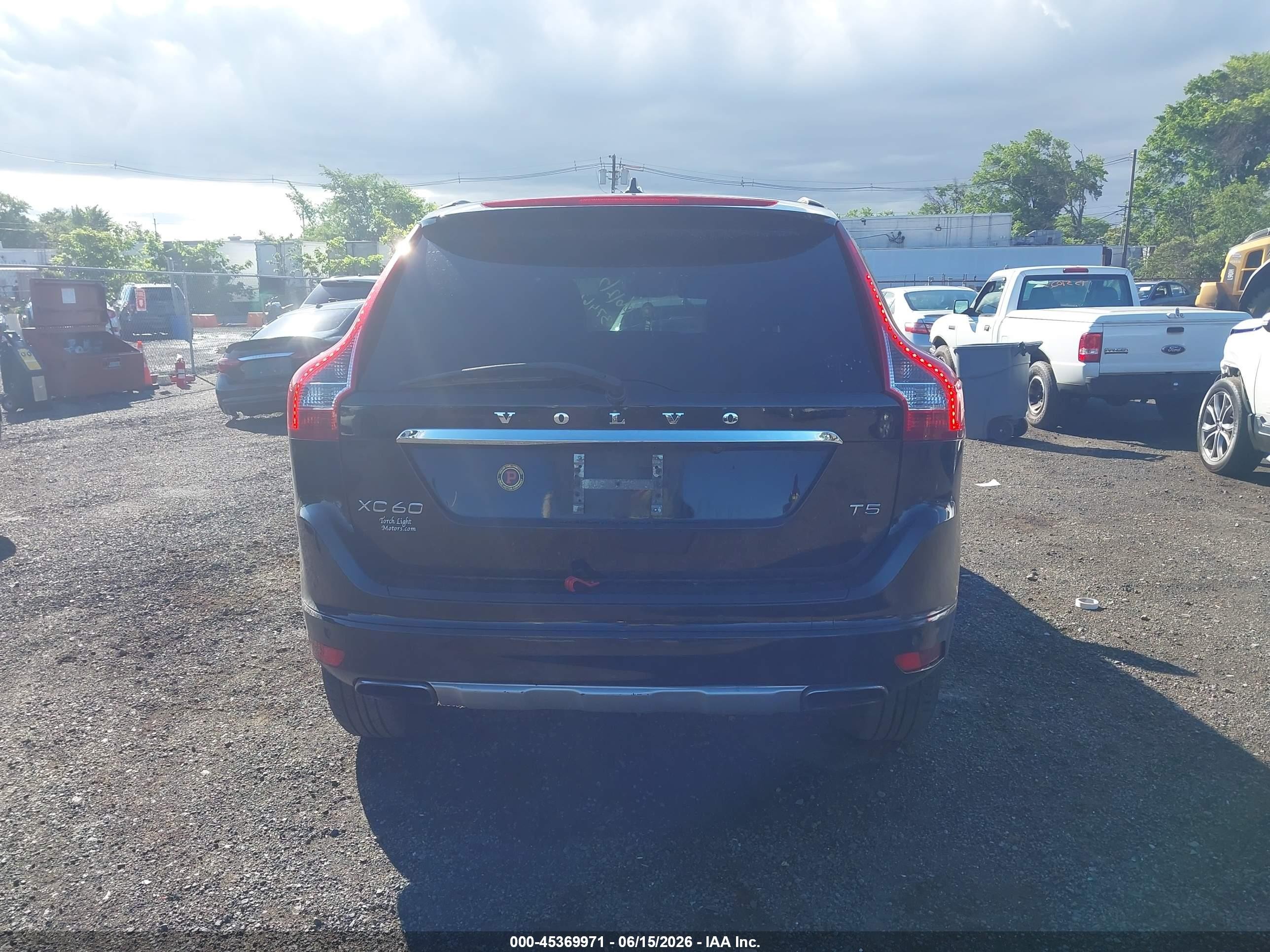 2015 Volvo Xc60 T5 Premier Черный vin: YV440MDK7F2690361