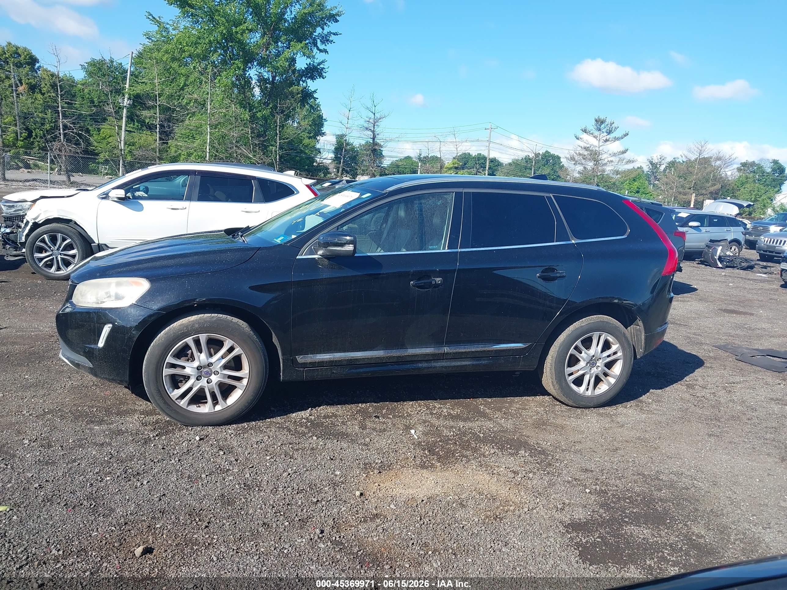 2015 Volvo Xc60 T5 Premier Черный vin: YV440MDK7F2690361