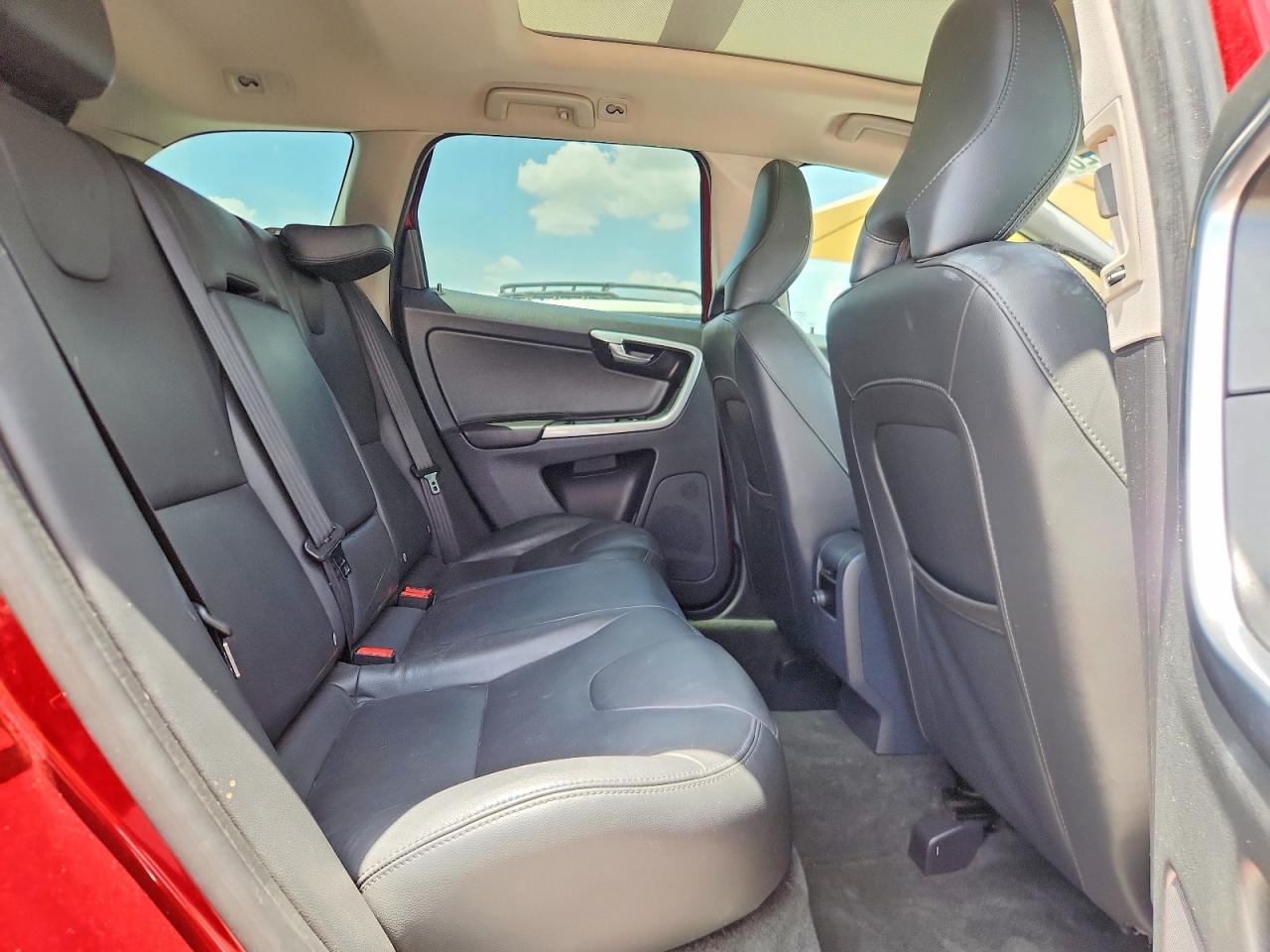 2015 Volvo Xc60 T5 Premier Red vin: YV440MDK8F2726817