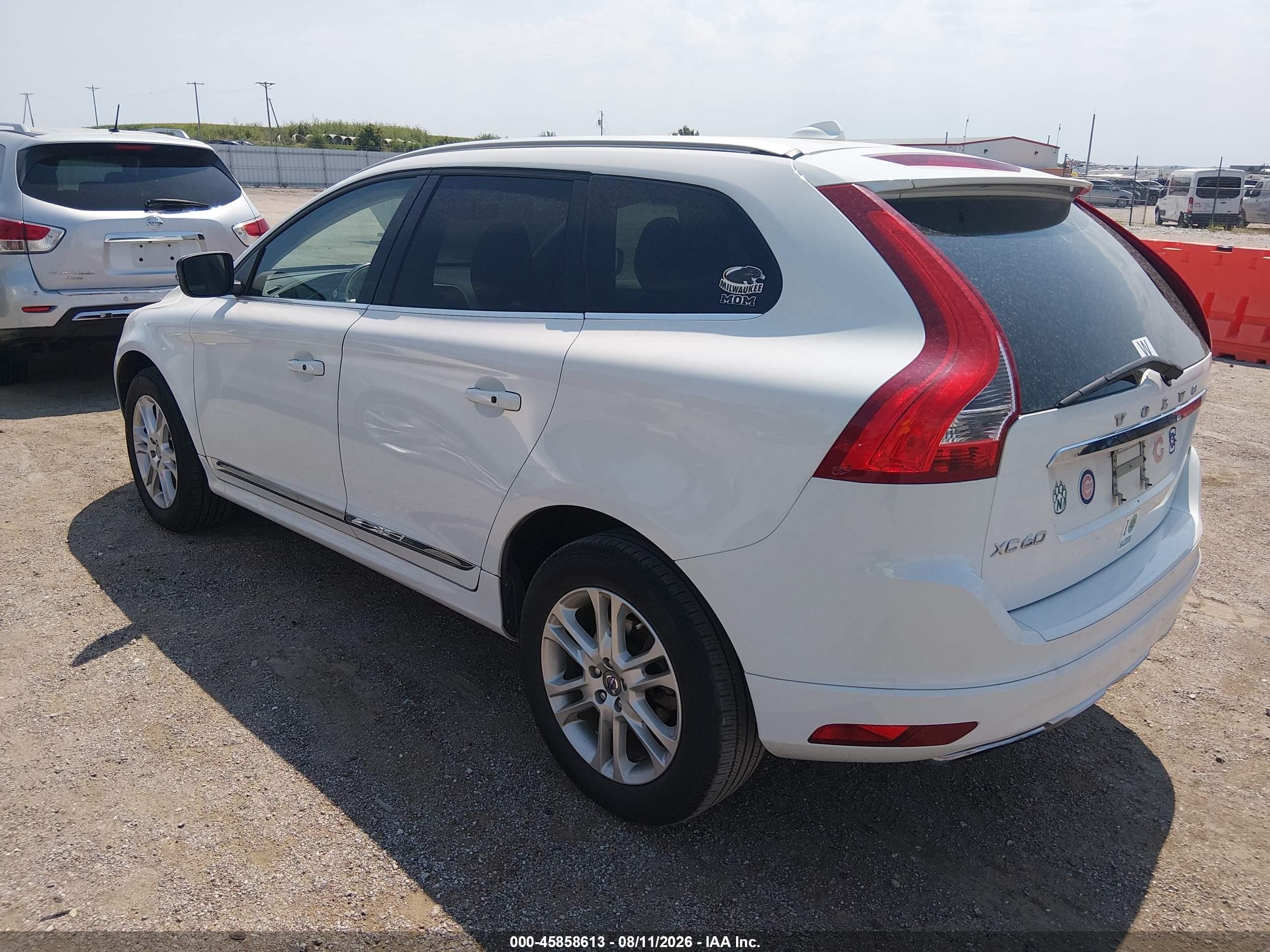 2015 Volvo Xc60 T5 Premier White vin: YV440MDK9F2660357