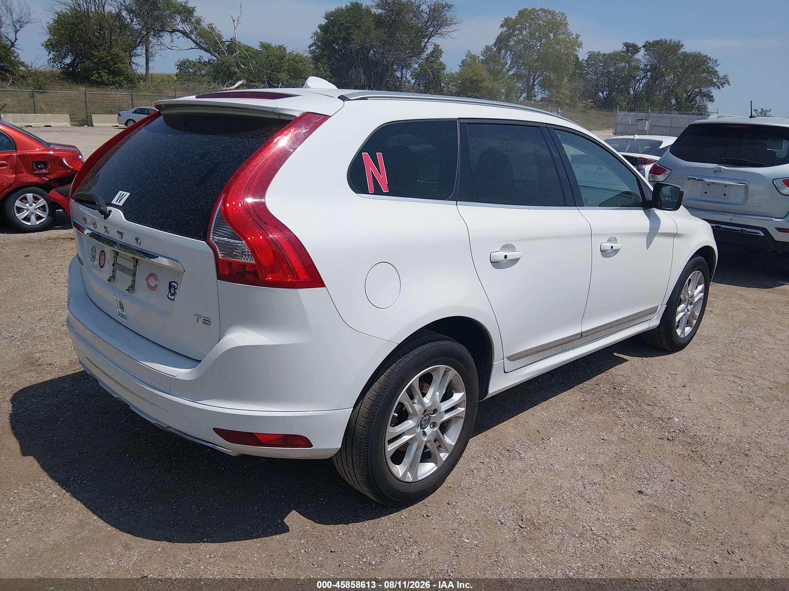 2015 Volvo Xc60 T5 Premier White vin: YV440MDK9F2660357
