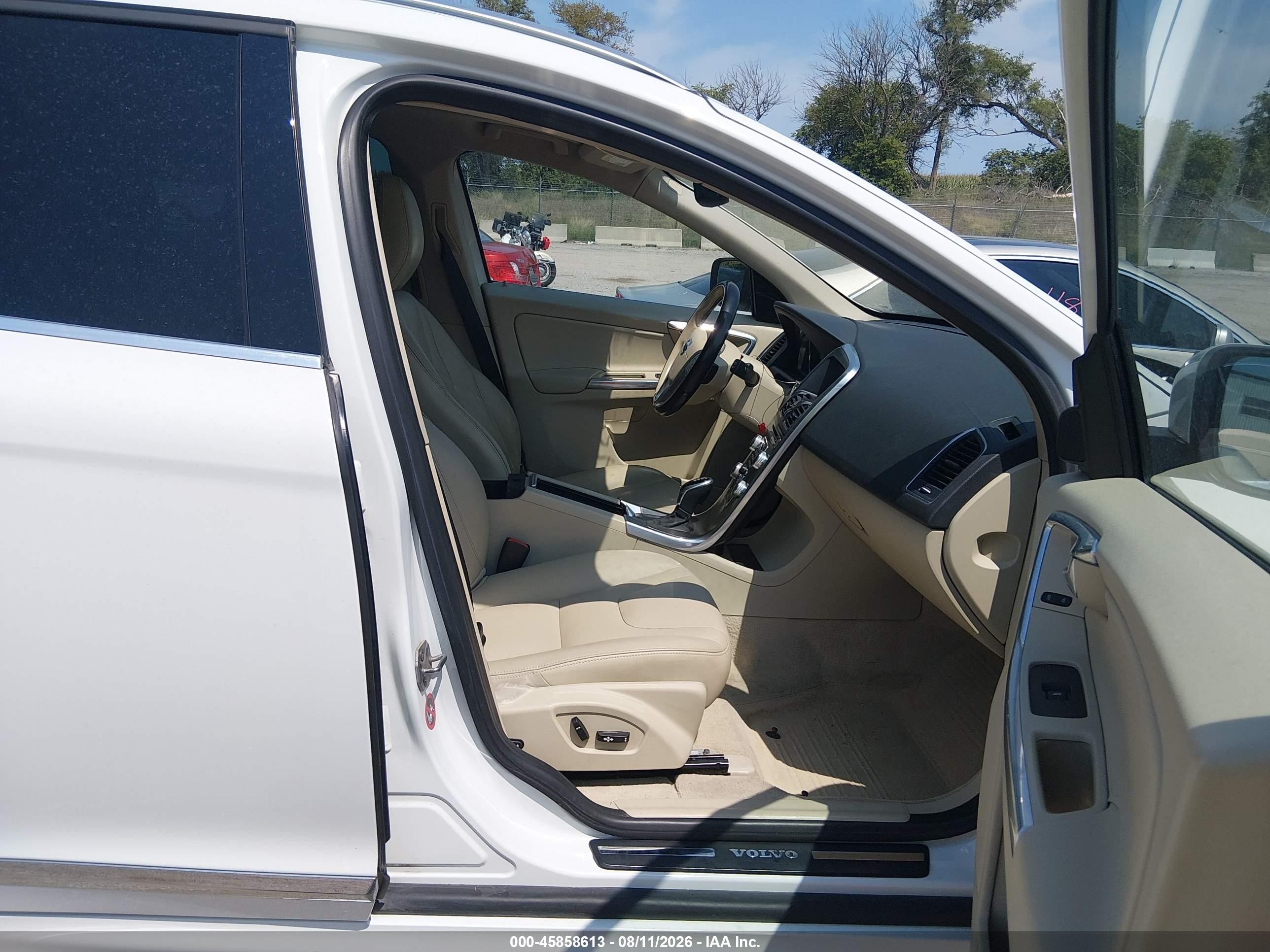 2015 Volvo Xc60 T5 Premier White vin: YV440MDK9F2660357