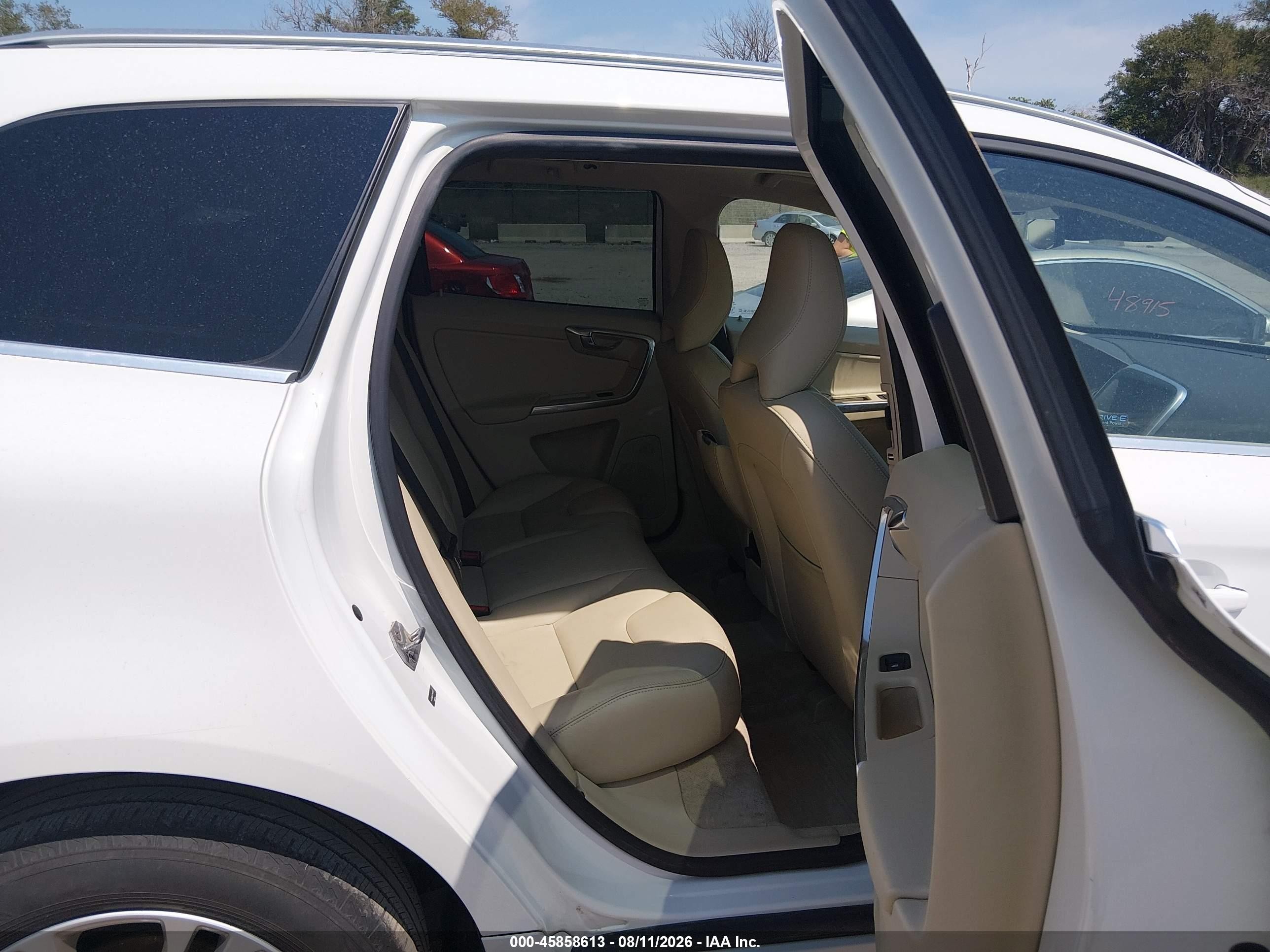 2015 Volvo Xc60 T5 Premier White vin: YV440MDK9F2660357