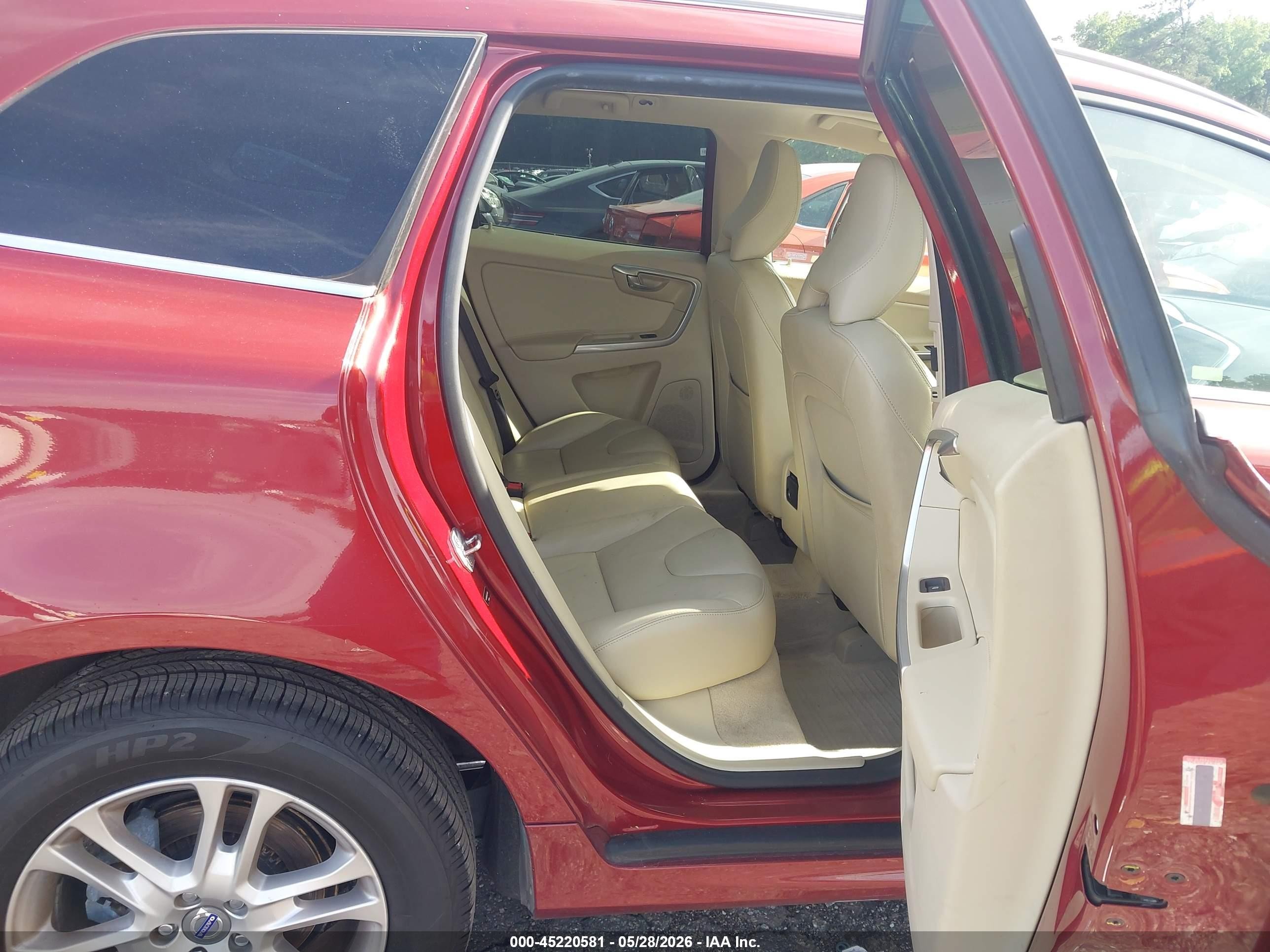 2015 Volvo Xc60 T5 Premier Red vin: YV440MDK9F2675392