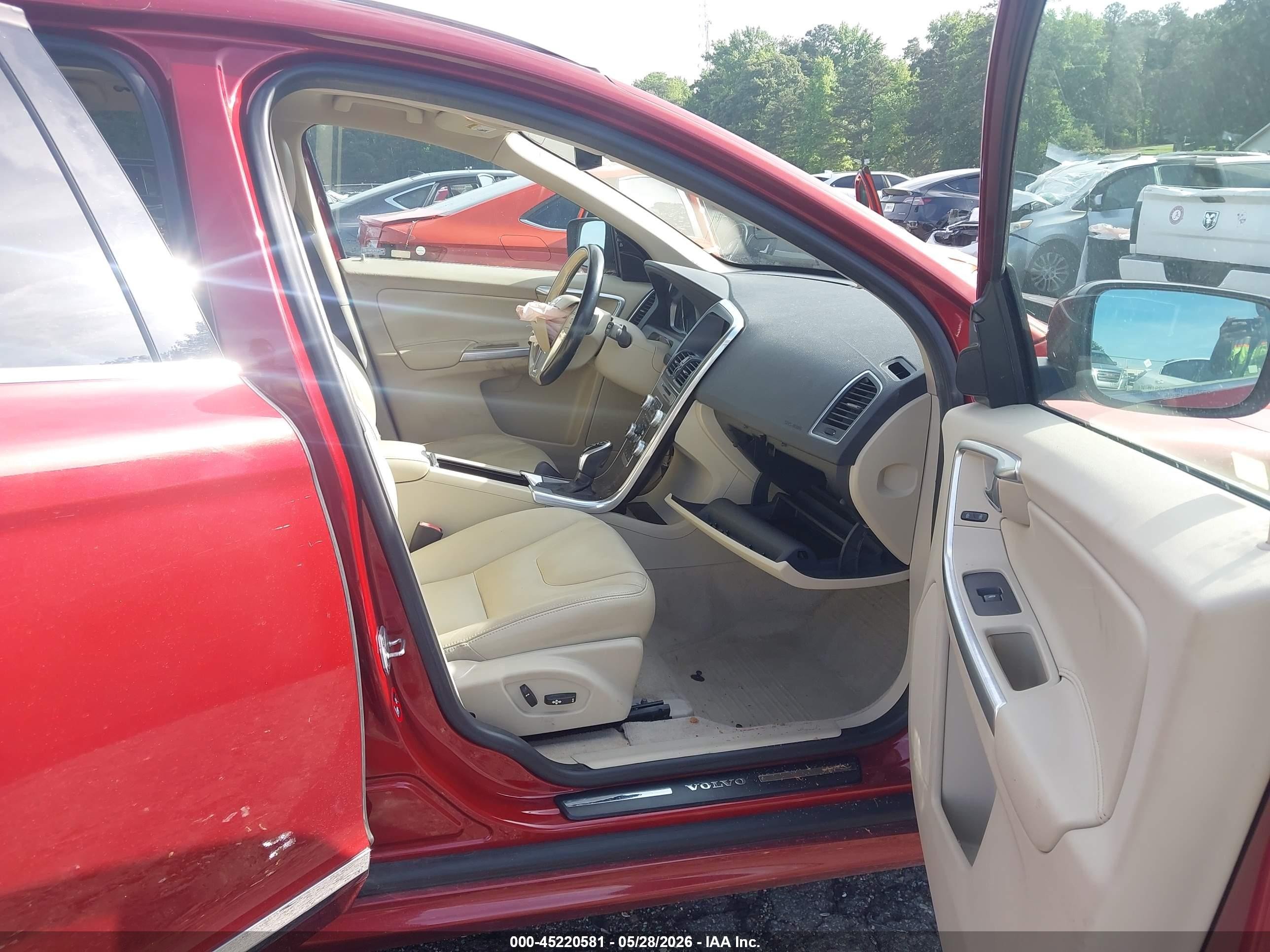 2015 Volvo Xc60 T5 Premier Red vin: YV440MDK9F2675392