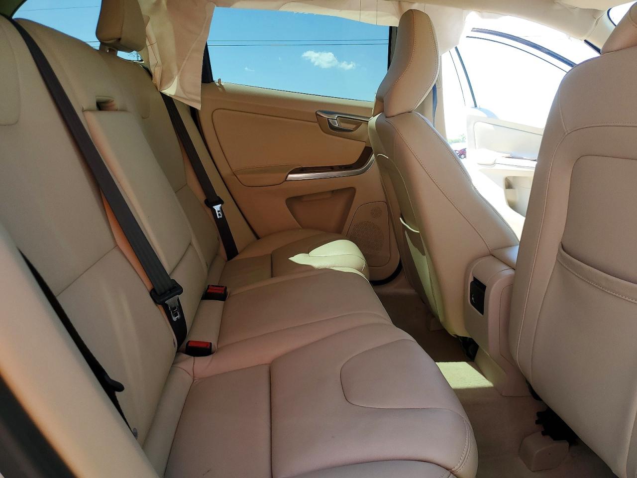 2015 Volvo Xc60 T5 Premier Silver vin: YV440MDK9F2692239