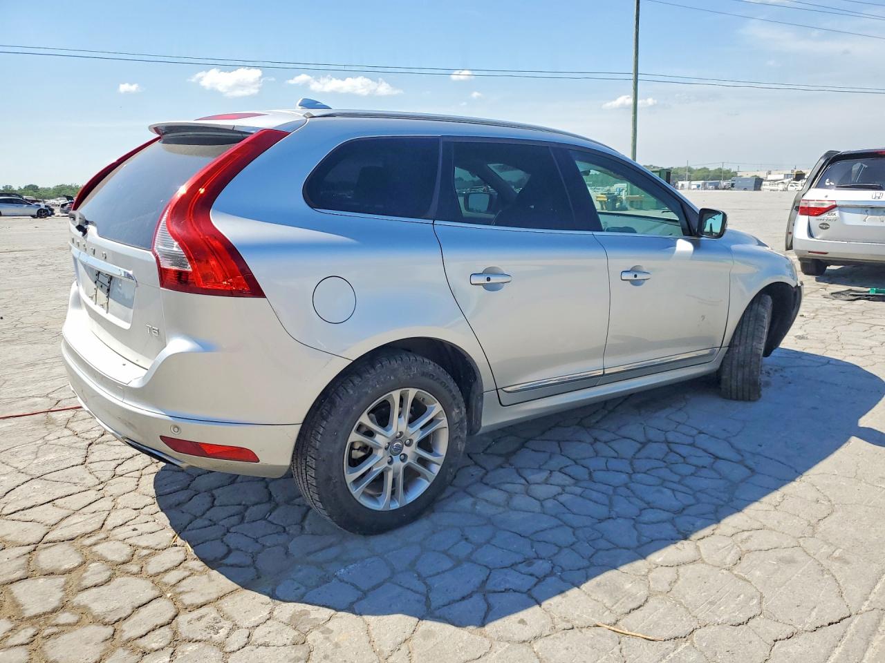 2015 Volvo Xc60 T5 Premier Silver vin: YV440MDK9F2692239