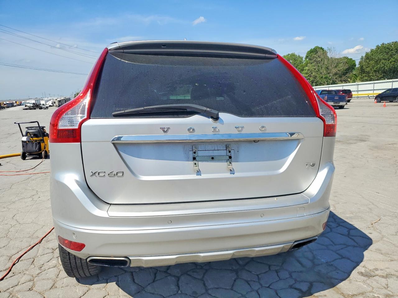 2015 Volvo Xc60 T5 Premier Silver vin: YV440MDK9F2692239