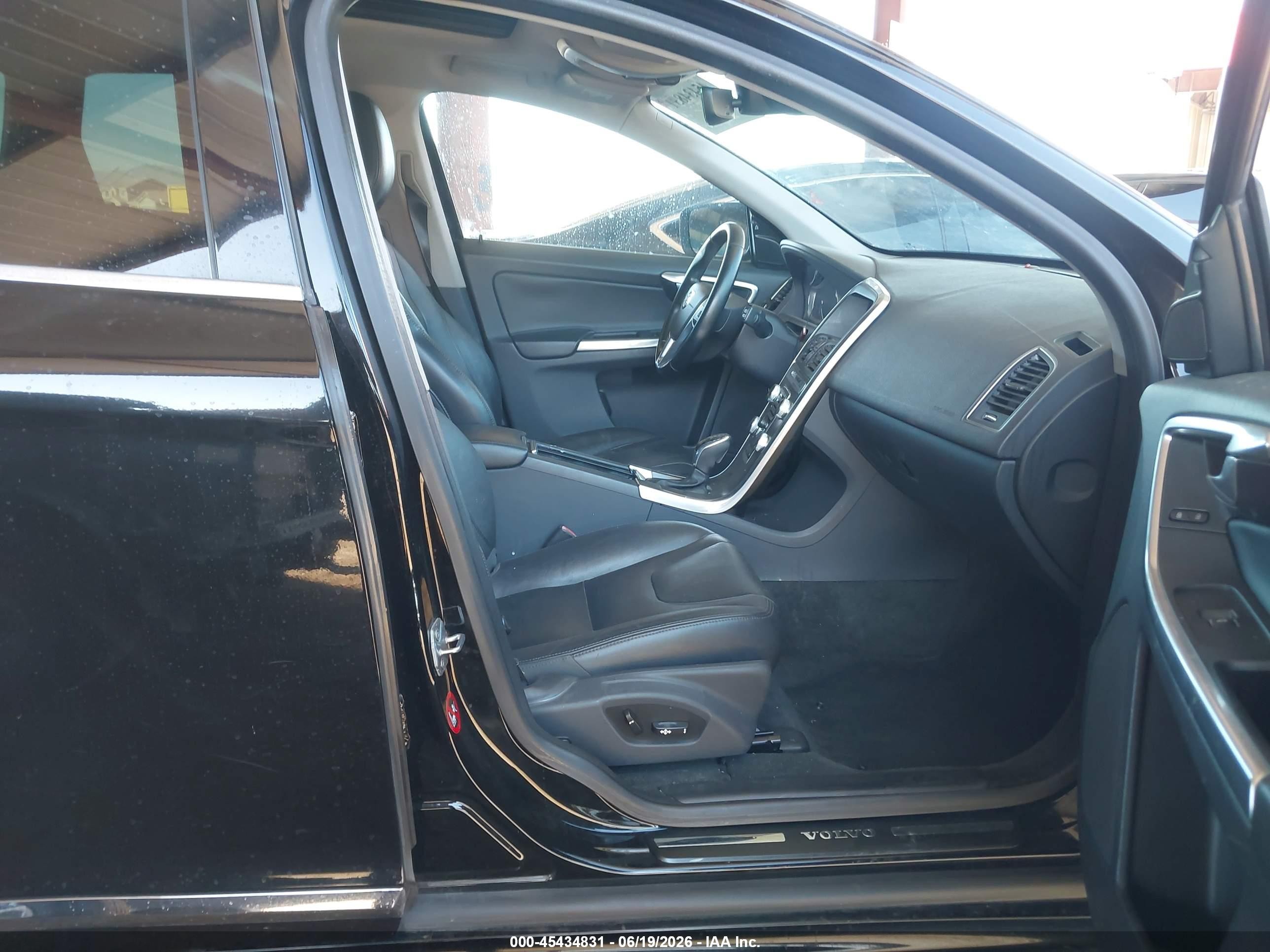 2015 Volvo Xc60 T5 Premier Black vin: YV440MDKXF2698485