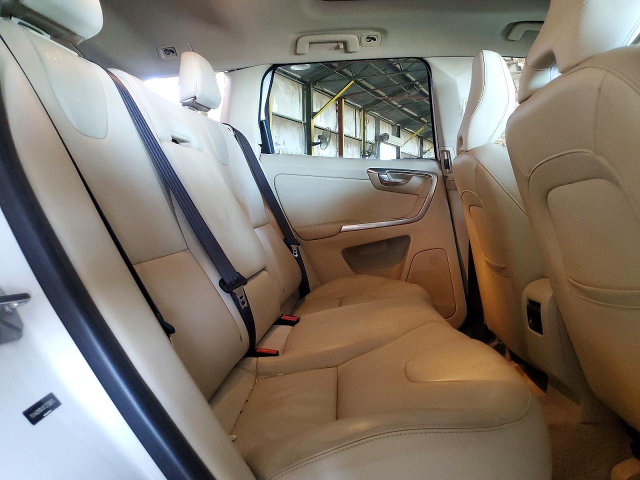 2015 Volvo Xc60 T5 Premier White vin: YV440MDKXF2758975