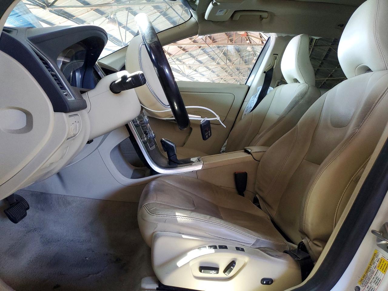 2015 Volvo Xc60 T5 Premier White vin: YV440MDKXF2758975