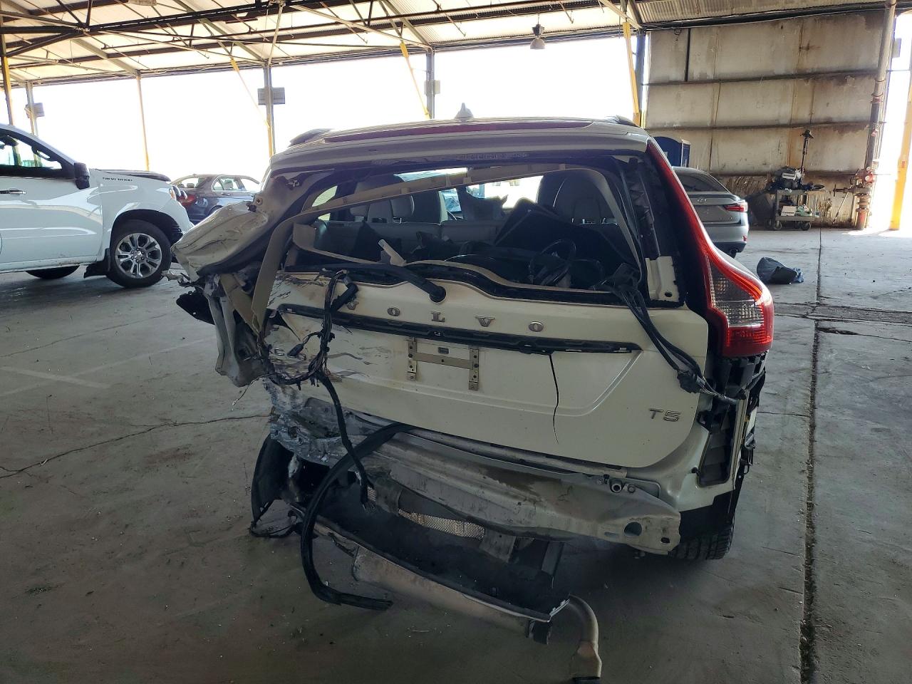 2015 Volvo Xc60 T5 Premier White vin: YV440MDKXF2758975