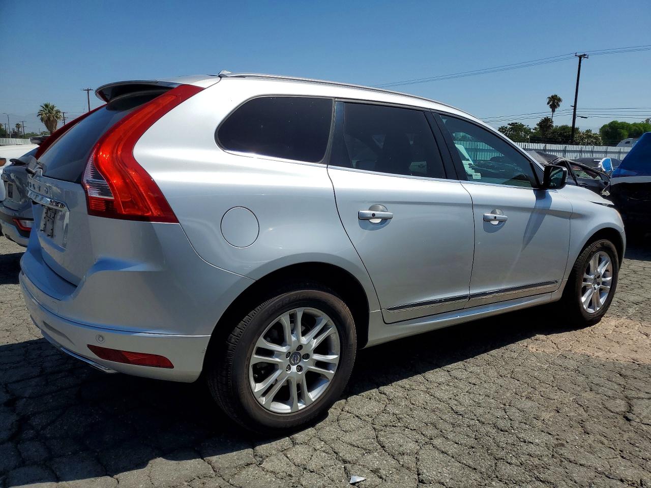 2016 Volvo Xc60 T5 Premier Silver vin: YV440MDKXG2820246