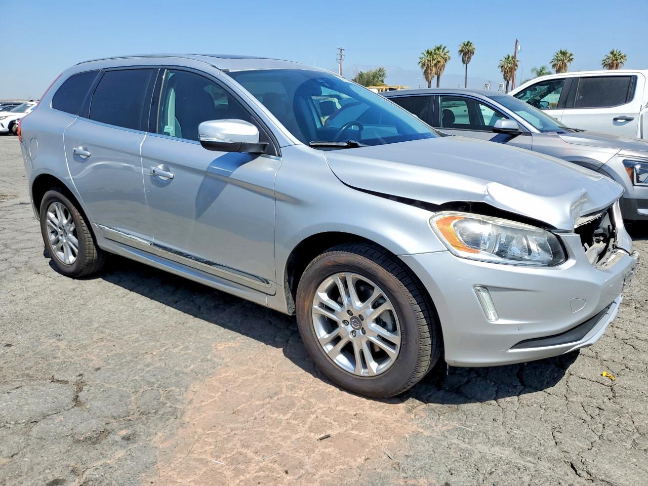 2016 Volvo Xc60 T5 Premier Silver vin: YV440MDKXG2820246