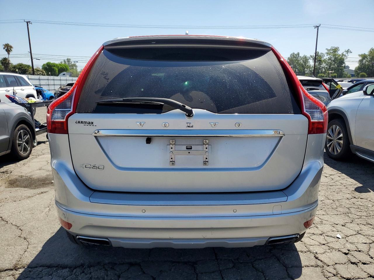 2016 Volvo Xc60 T5 Premier Silver vin: YV440MDKXG2820246