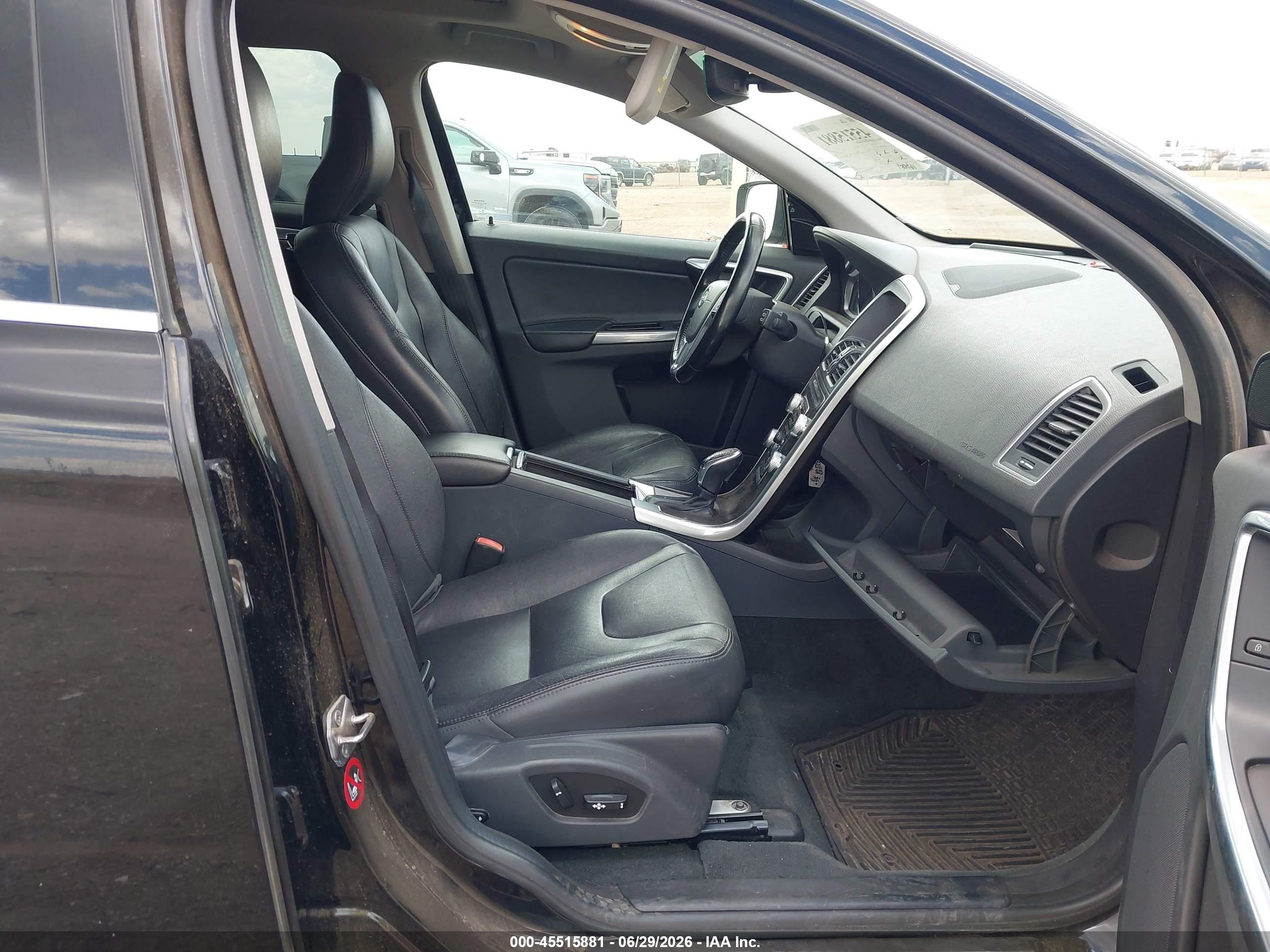 2015 Volvo Xc60 T5 Platinum Black vin: YV440MDM0F2743371