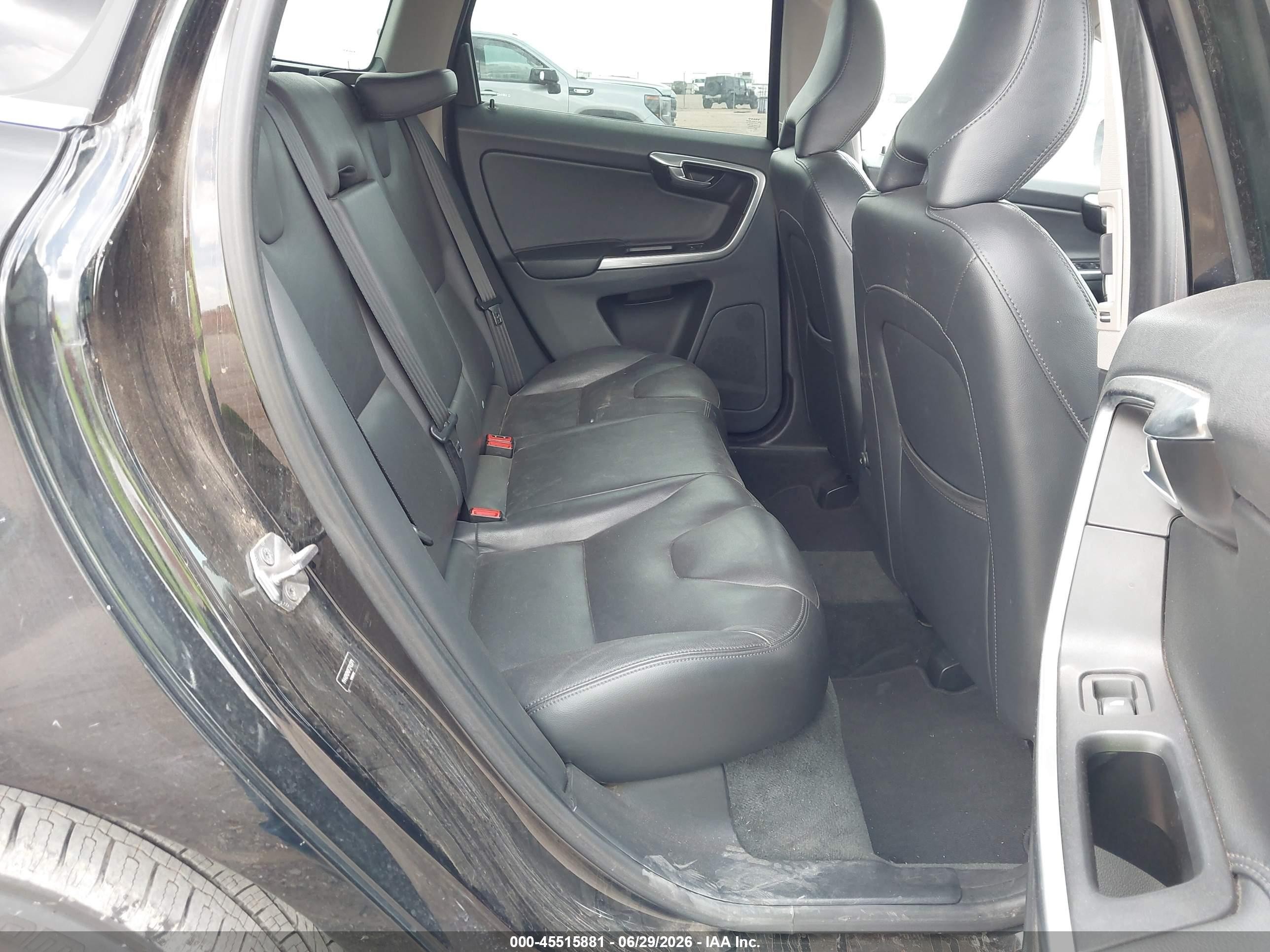 2015 Volvo Xc60 T5 Platinum Black vin: YV440MDM0F2743371