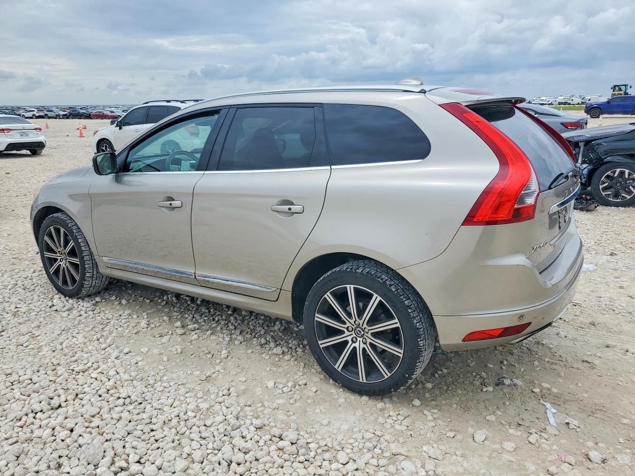 2015 Volvo Xc60 T5 Platinum Gray vin: YV440MDM0F2758923