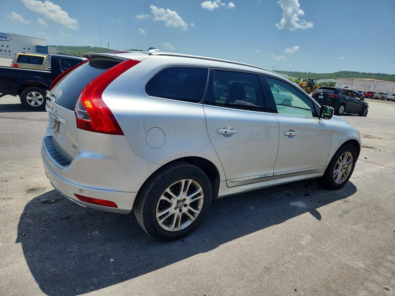 2016 Volvo Xc60 T5 Platinum Silver vin: YV440MDM1G2810013