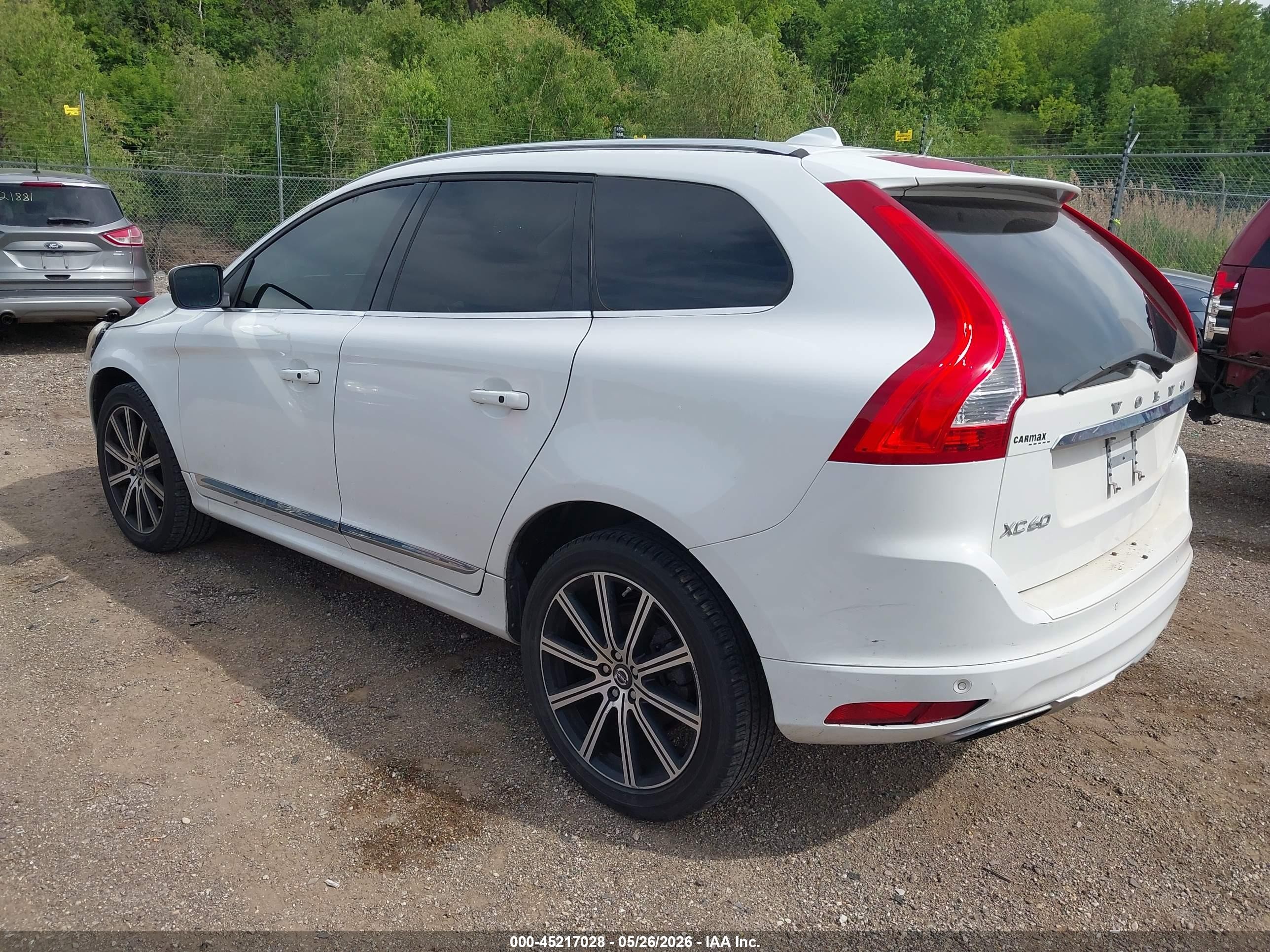 2015 Volvo Xc60 T5 Platinum White vin: YV440MDM3F2698149