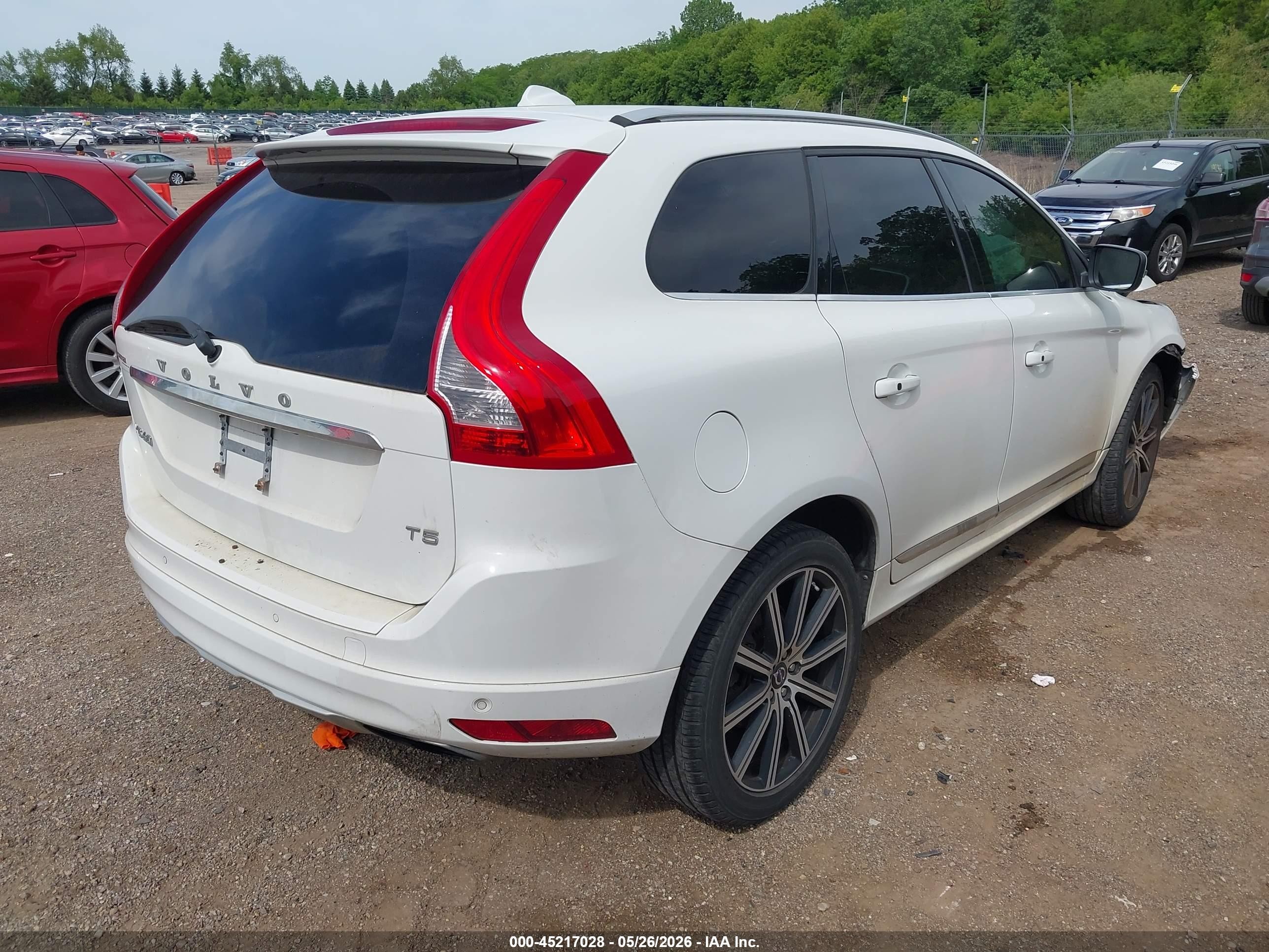 2015 Volvo Xc60 T5 Platinum White vin: YV440MDM3F2698149