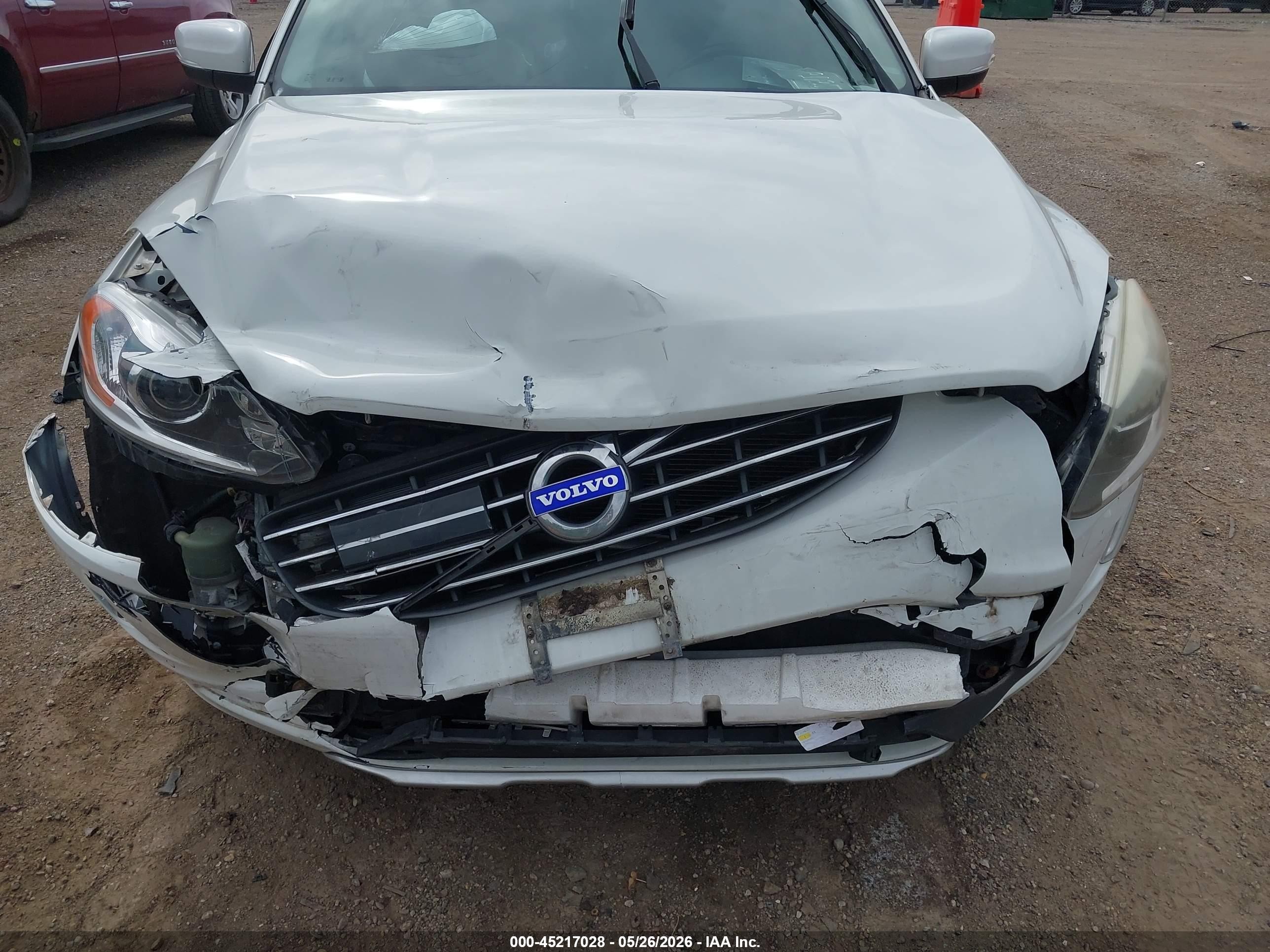 2015 Volvo Xc60 T5 Platinum White vin: YV440MDM3F2698149