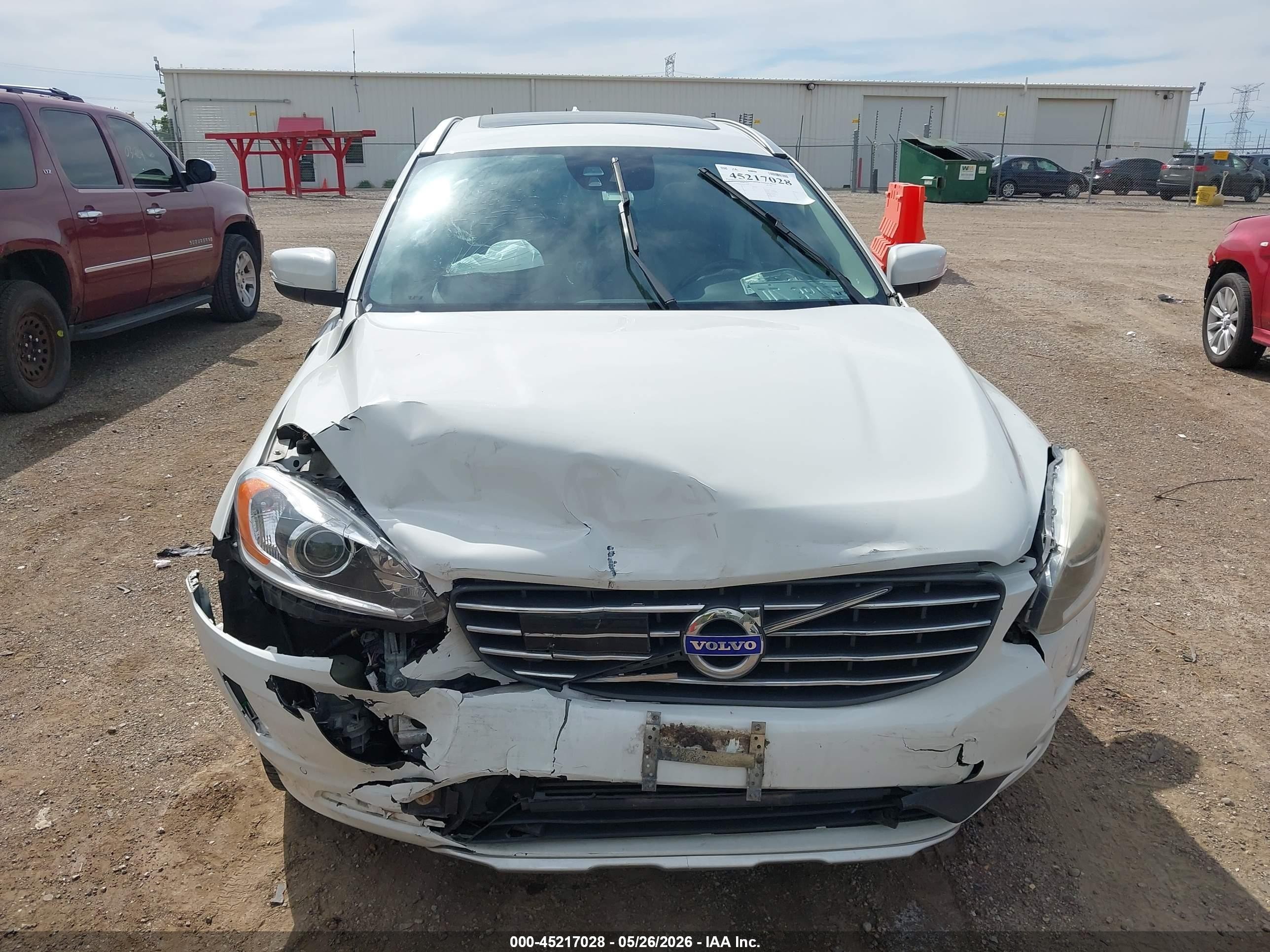 2015 Volvo Xc60 T5 Platinum White vin: YV440MDM3F2698149