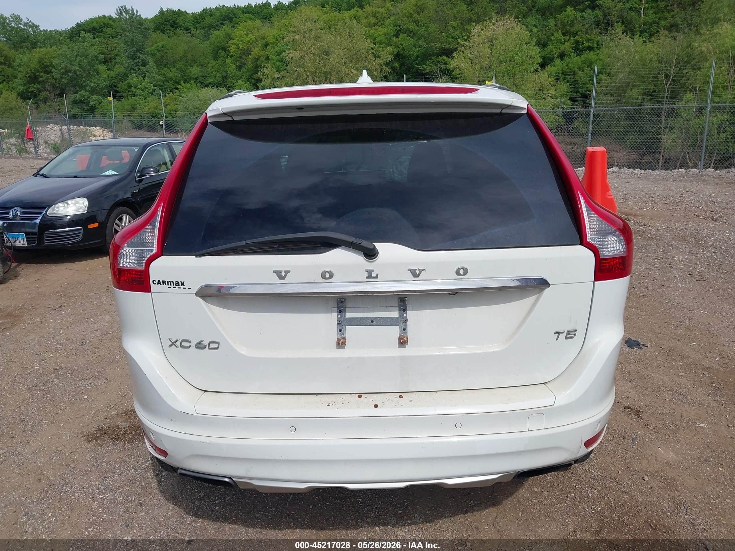 2015 Volvo Xc60 T5 Platinum White vin: YV440MDM3F2698149