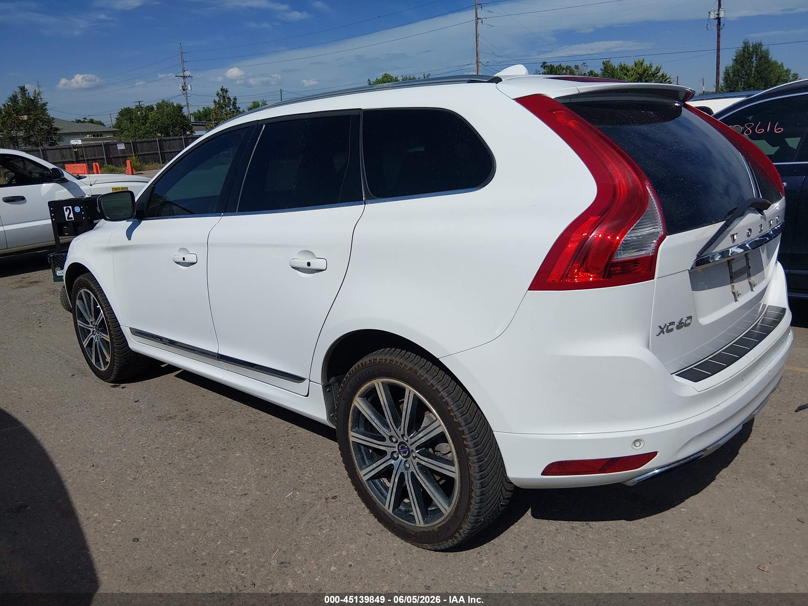 2015 Volvo Xc60 T5 Platinum White vin: YV440MDM3F2706198