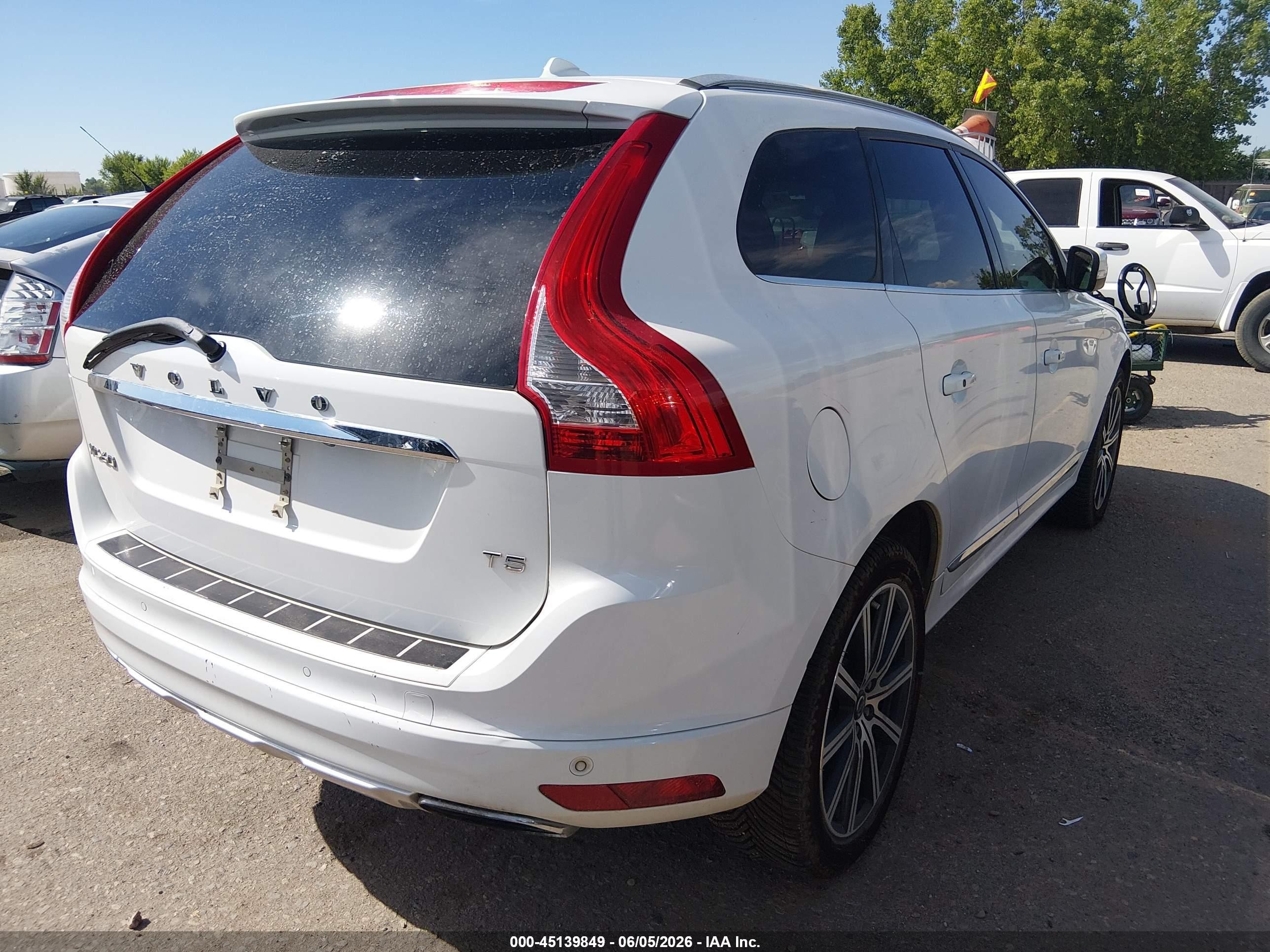 2015 Volvo Xc60 T5 Platinum White vin: YV440MDM3F2706198