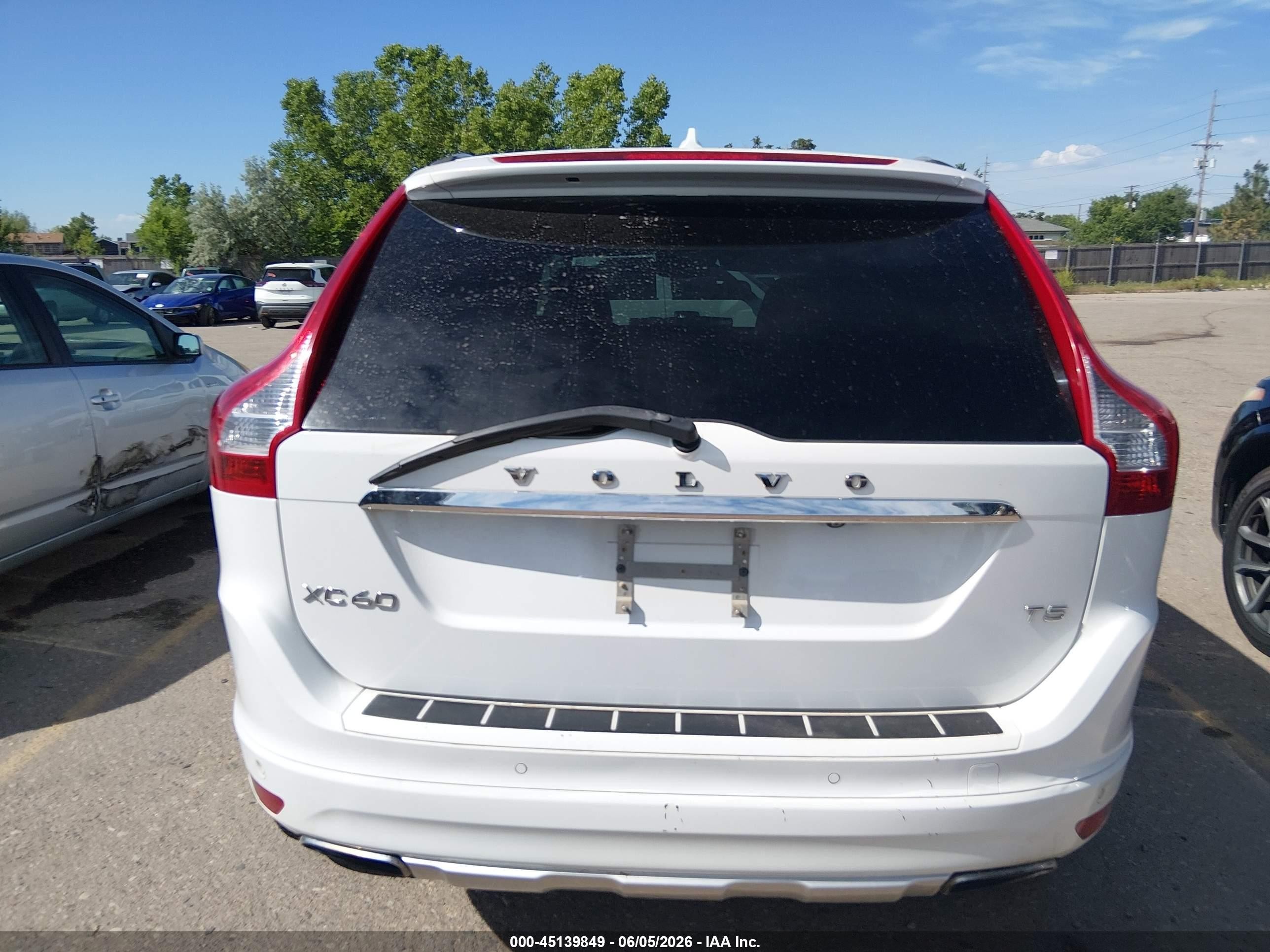 2015 Volvo Xc60 T5 Platinum White vin: YV440MDM3F2706198